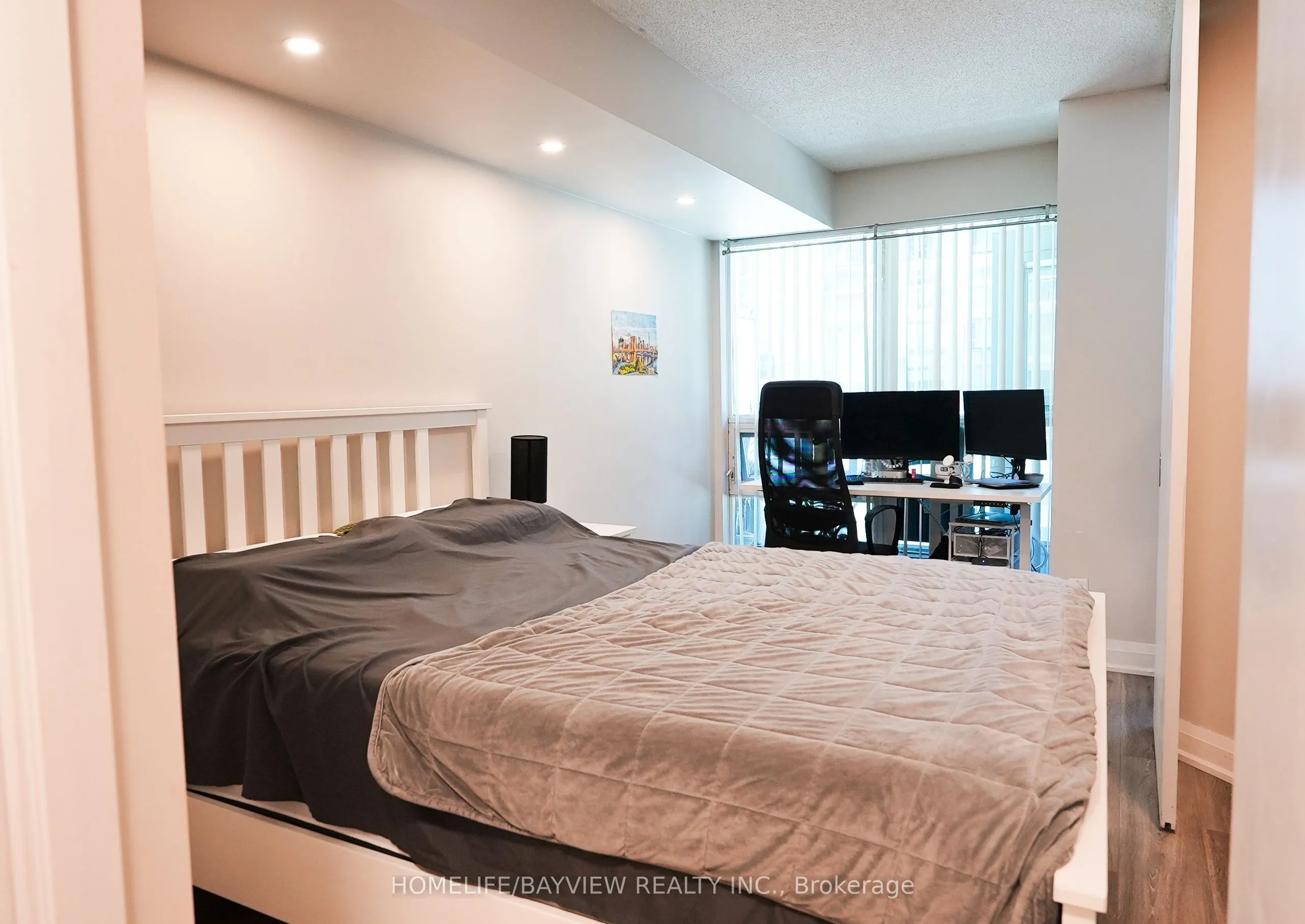18 Yonge Street #915
