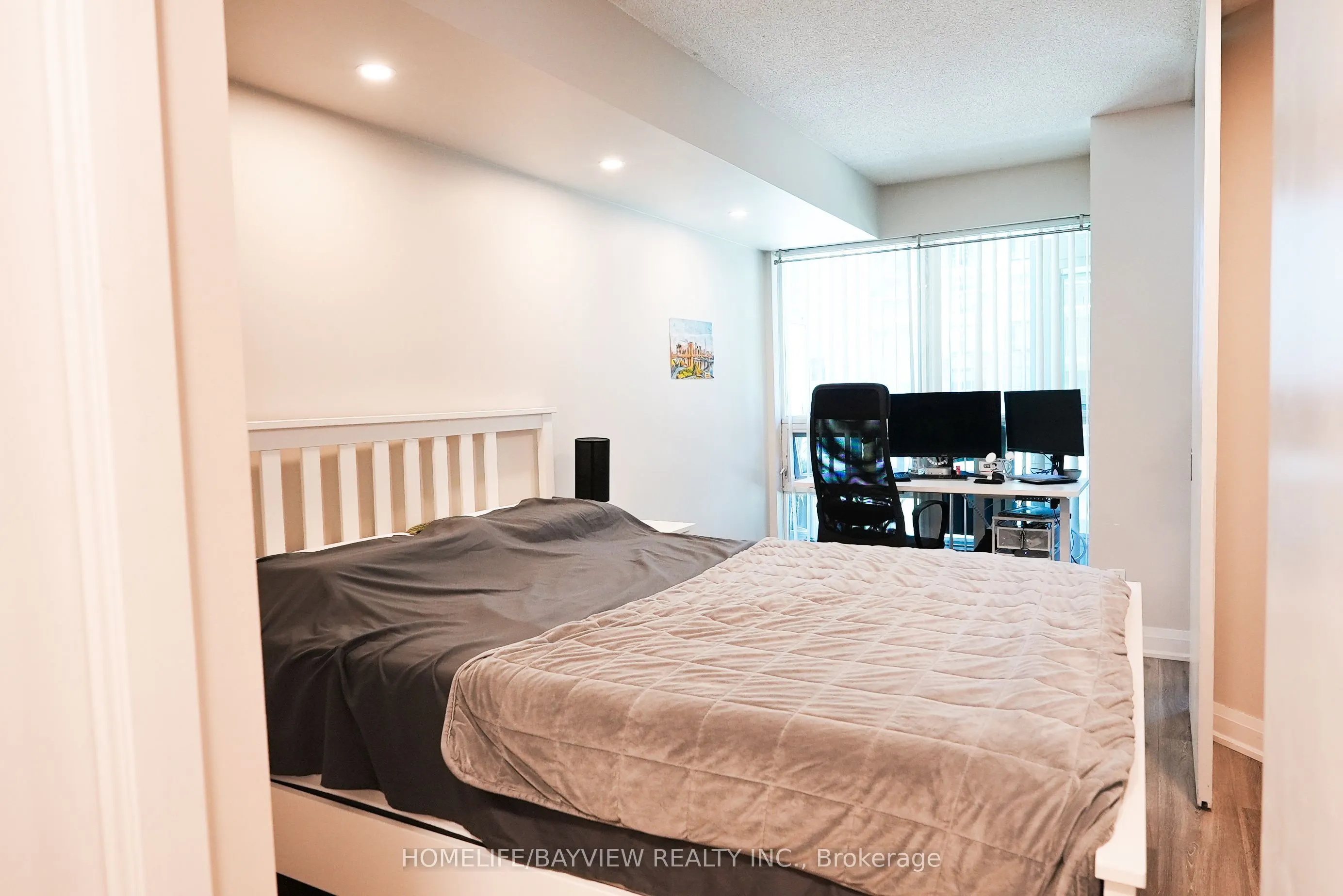 18 Yonge Street #915