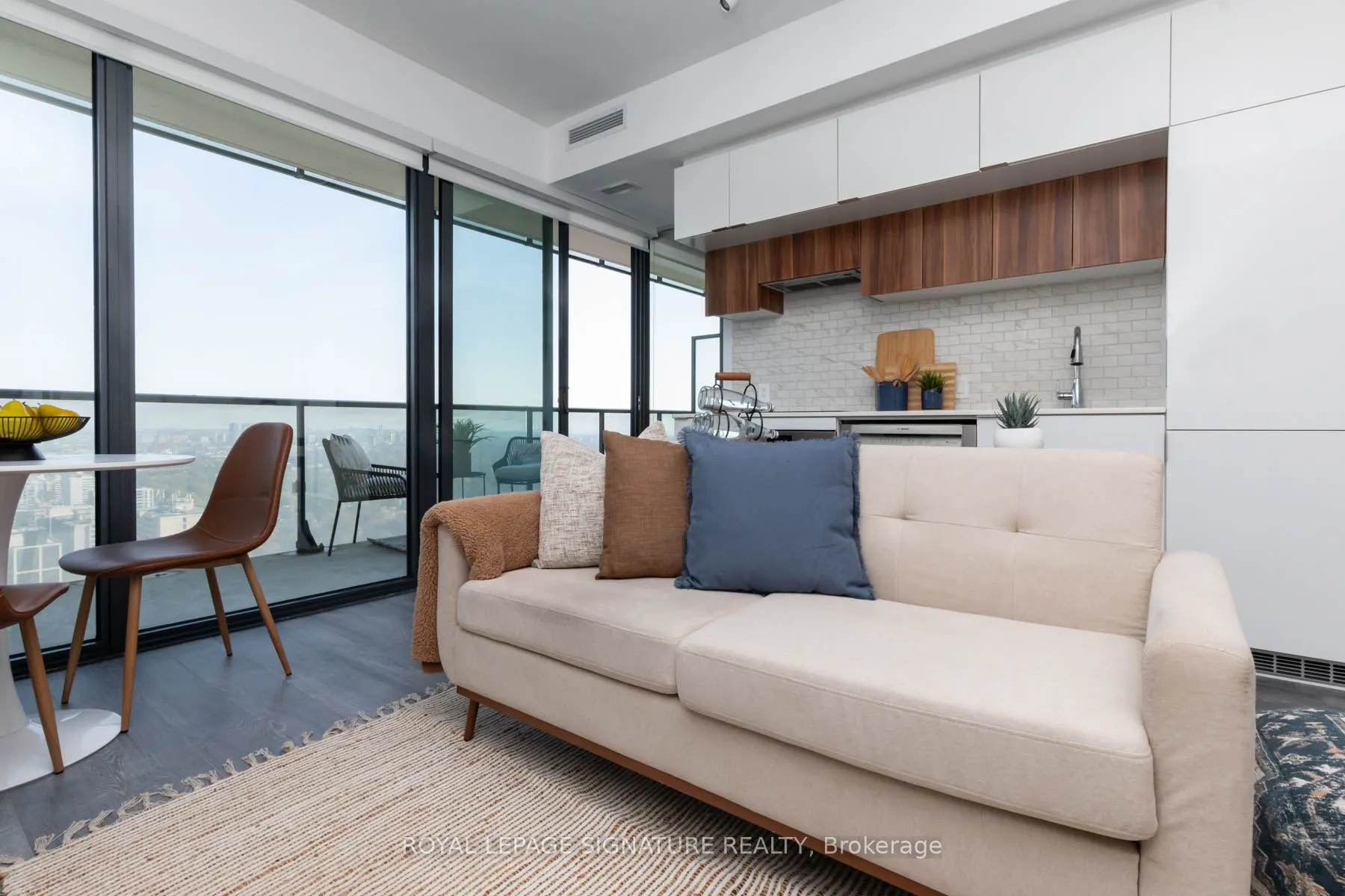 185 Roehampton Avenue #2805