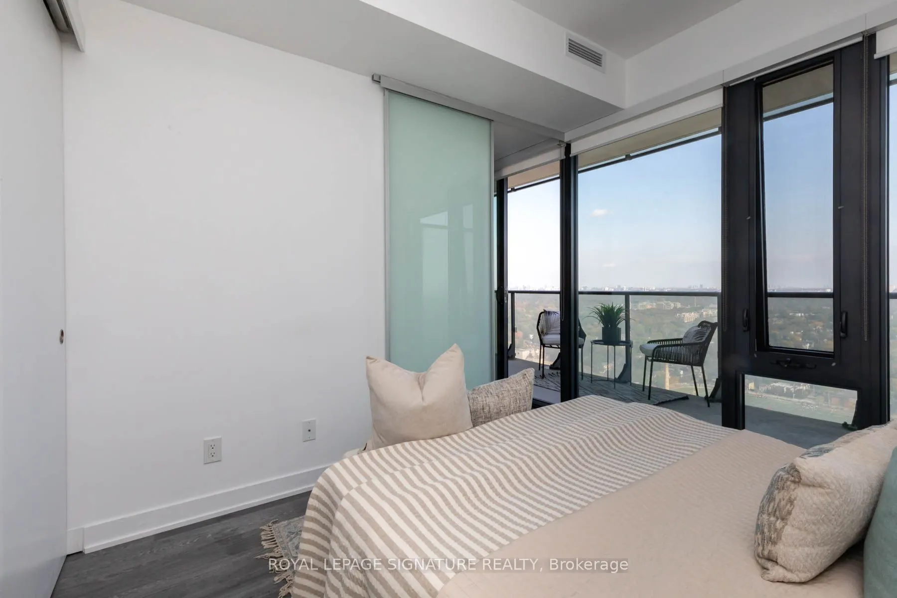 185 Roehampton Avenue #2805