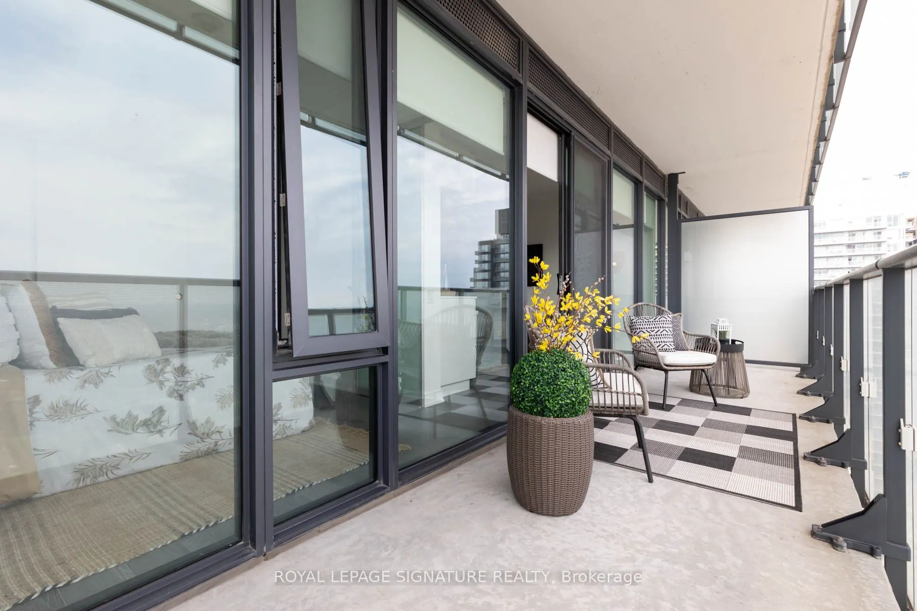 185 Roehampton Avenue #2805