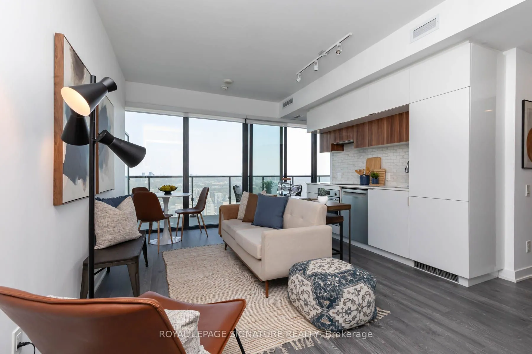 185 Roehampton Avenue #2805