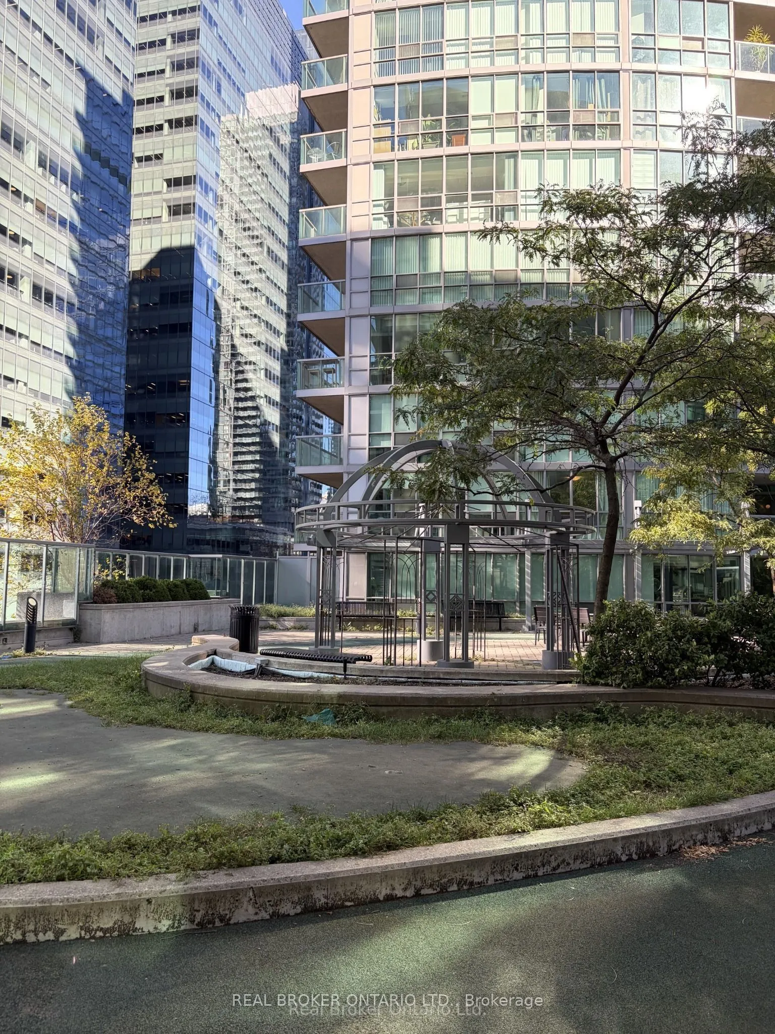 51 Lower Simcoe Street #605