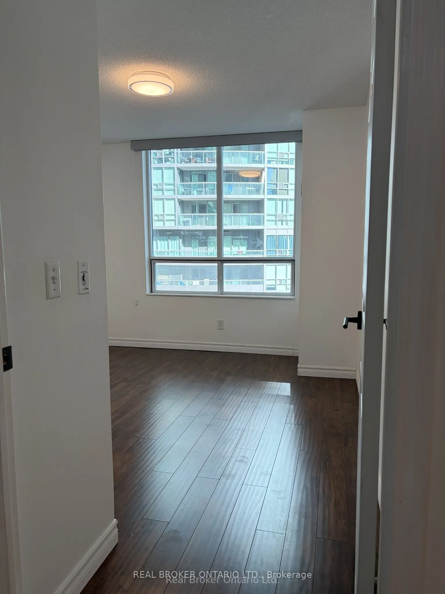 51 Lower Simcoe Street #605