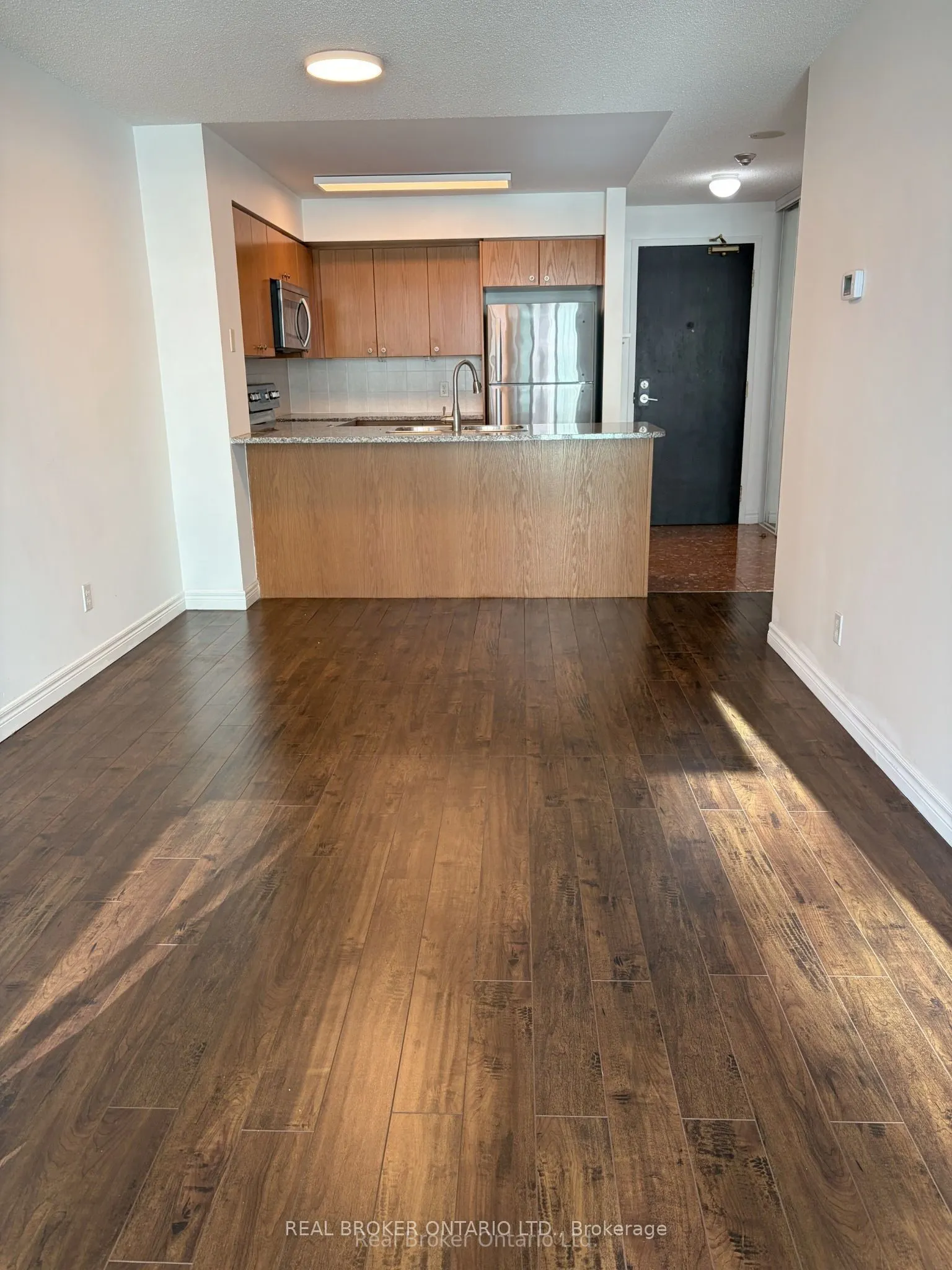 51 Lower Simcoe Street #605