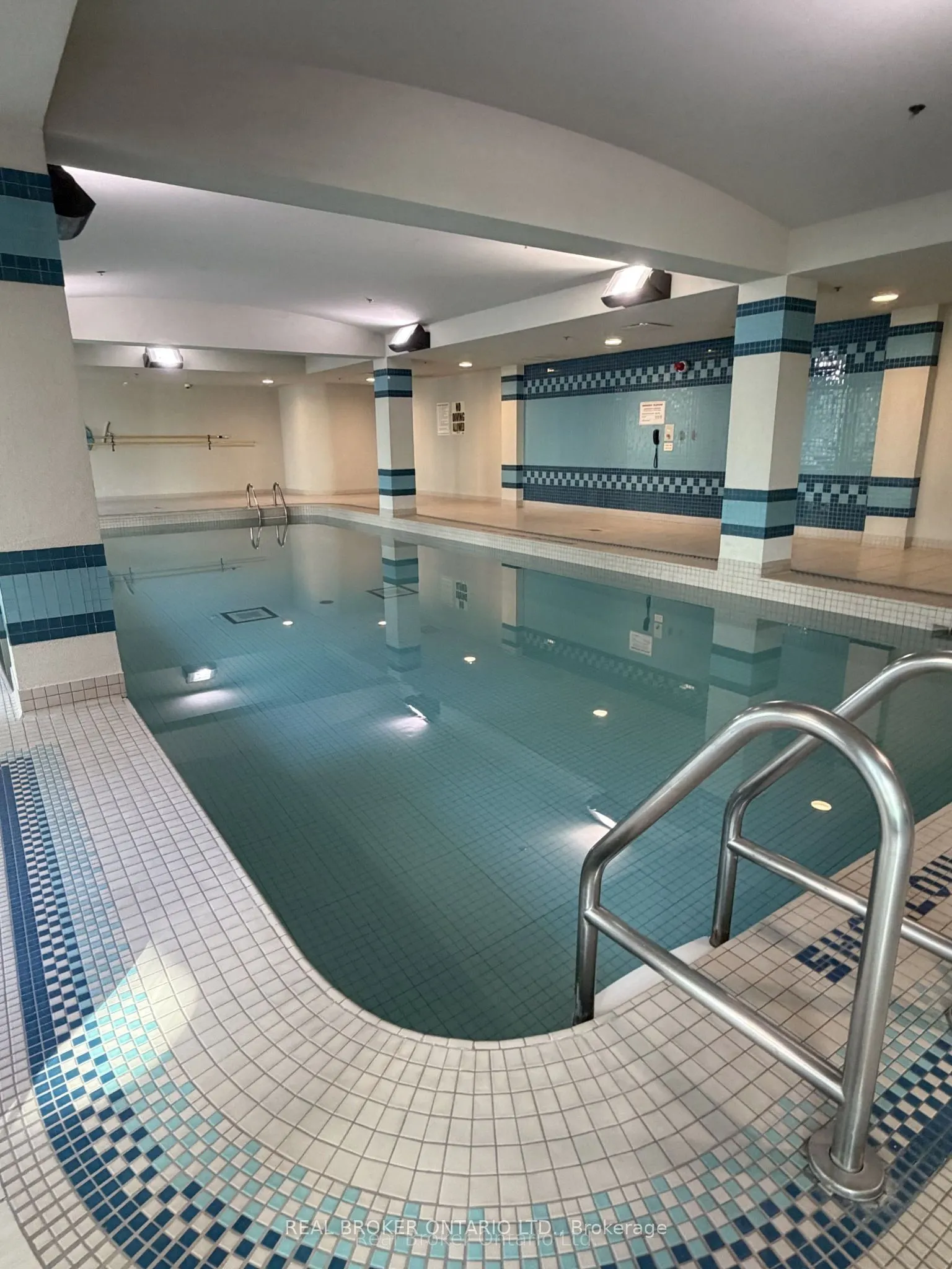 51 Lower Simcoe Street #605