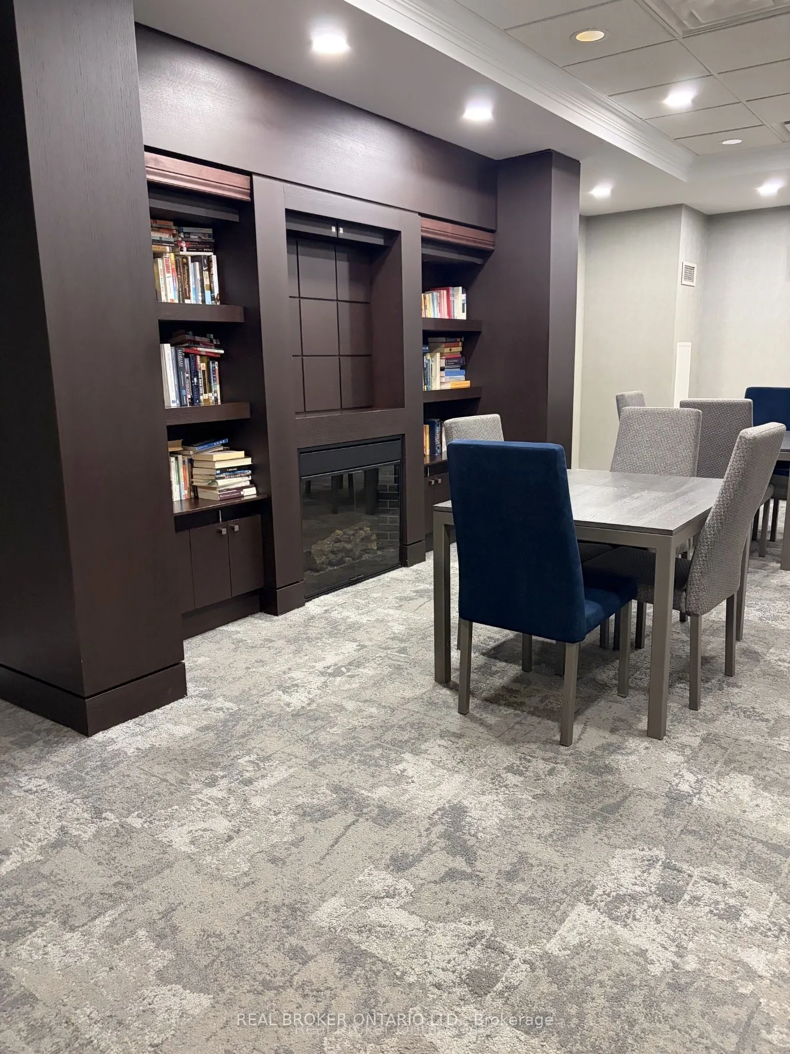 51 Lower Simcoe Street #605