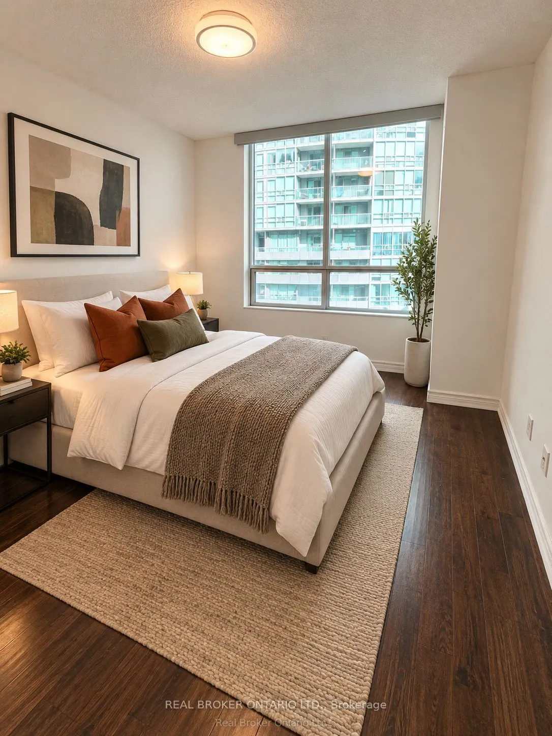 51 Lower Simcoe Street #605