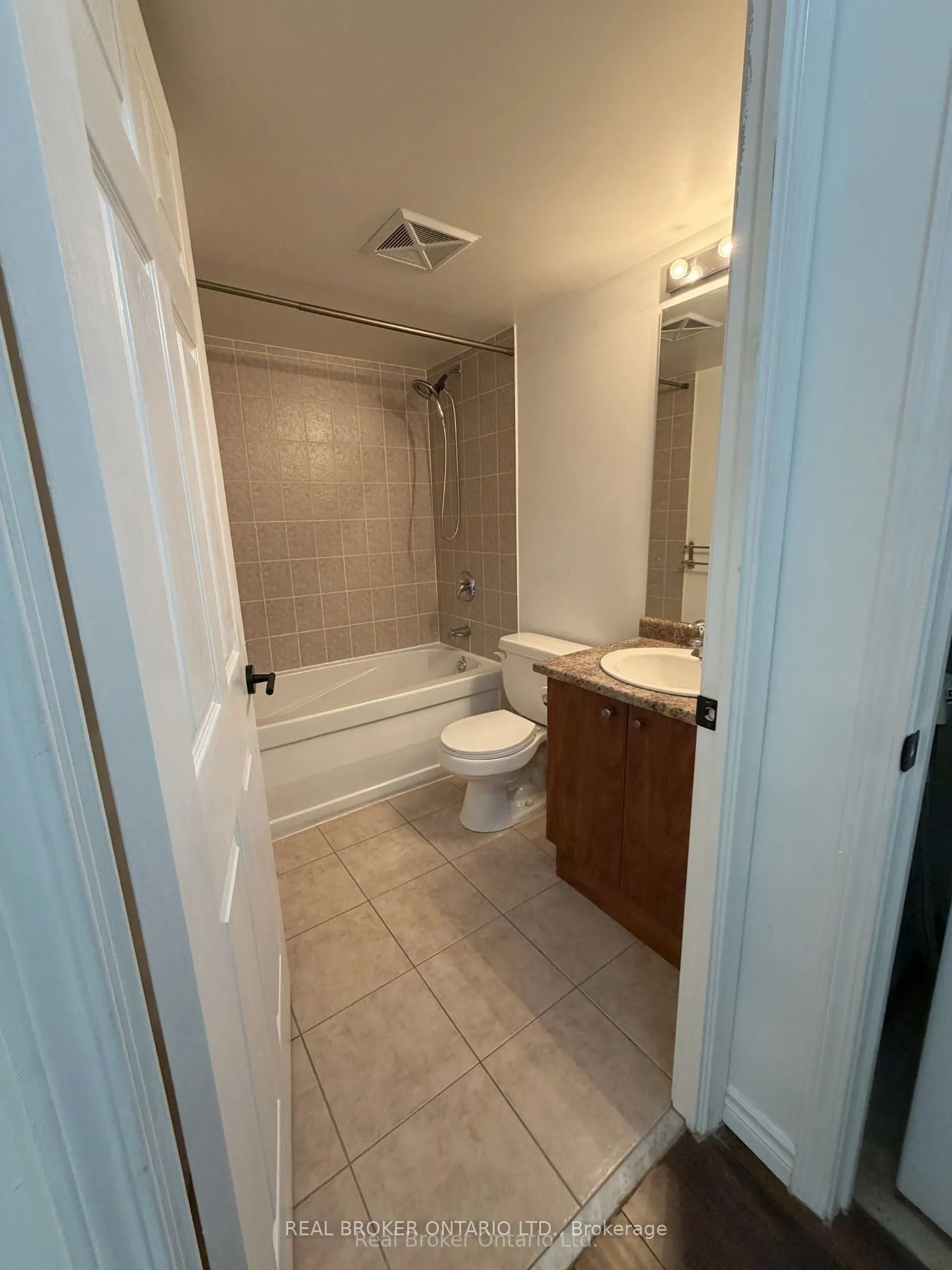51 Lower Simcoe Street #605