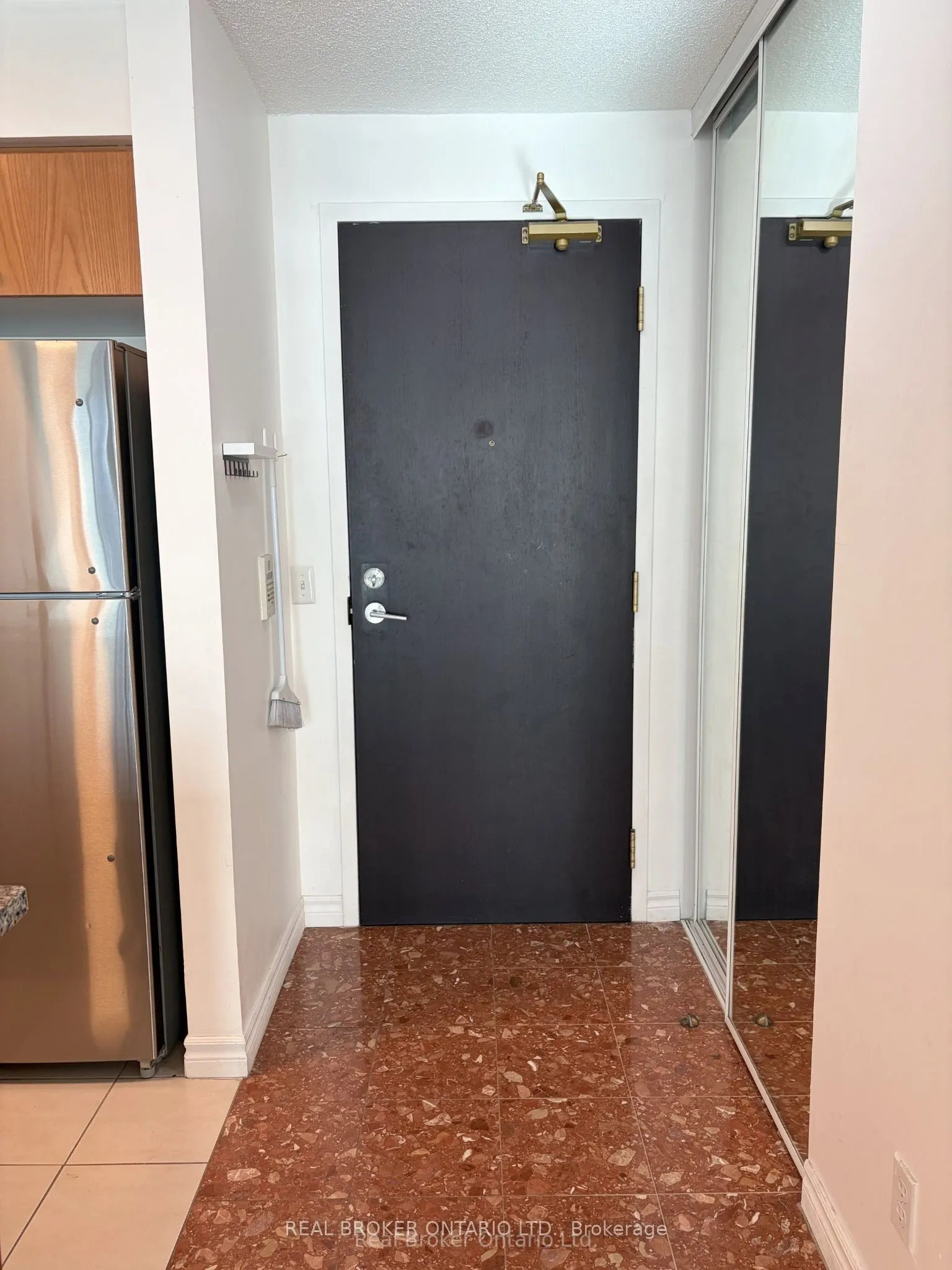 51 Lower Simcoe Street #605