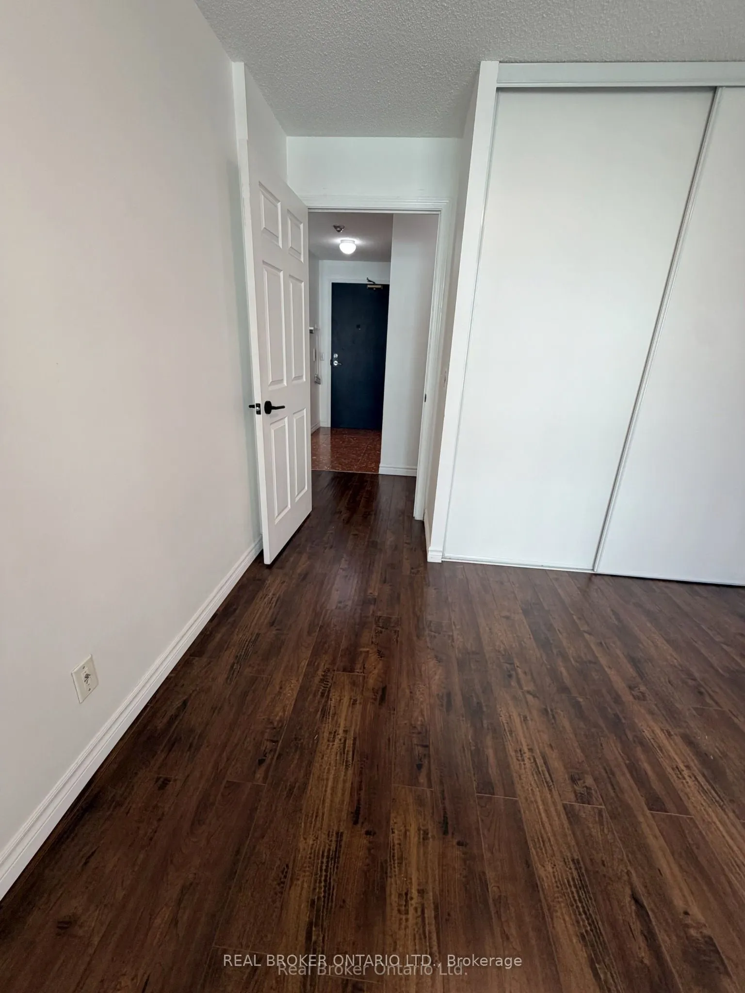 51 Lower Simcoe Street #605