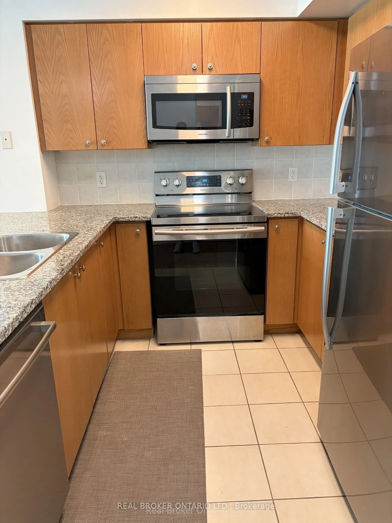 51 Lower Simcoe Street #605