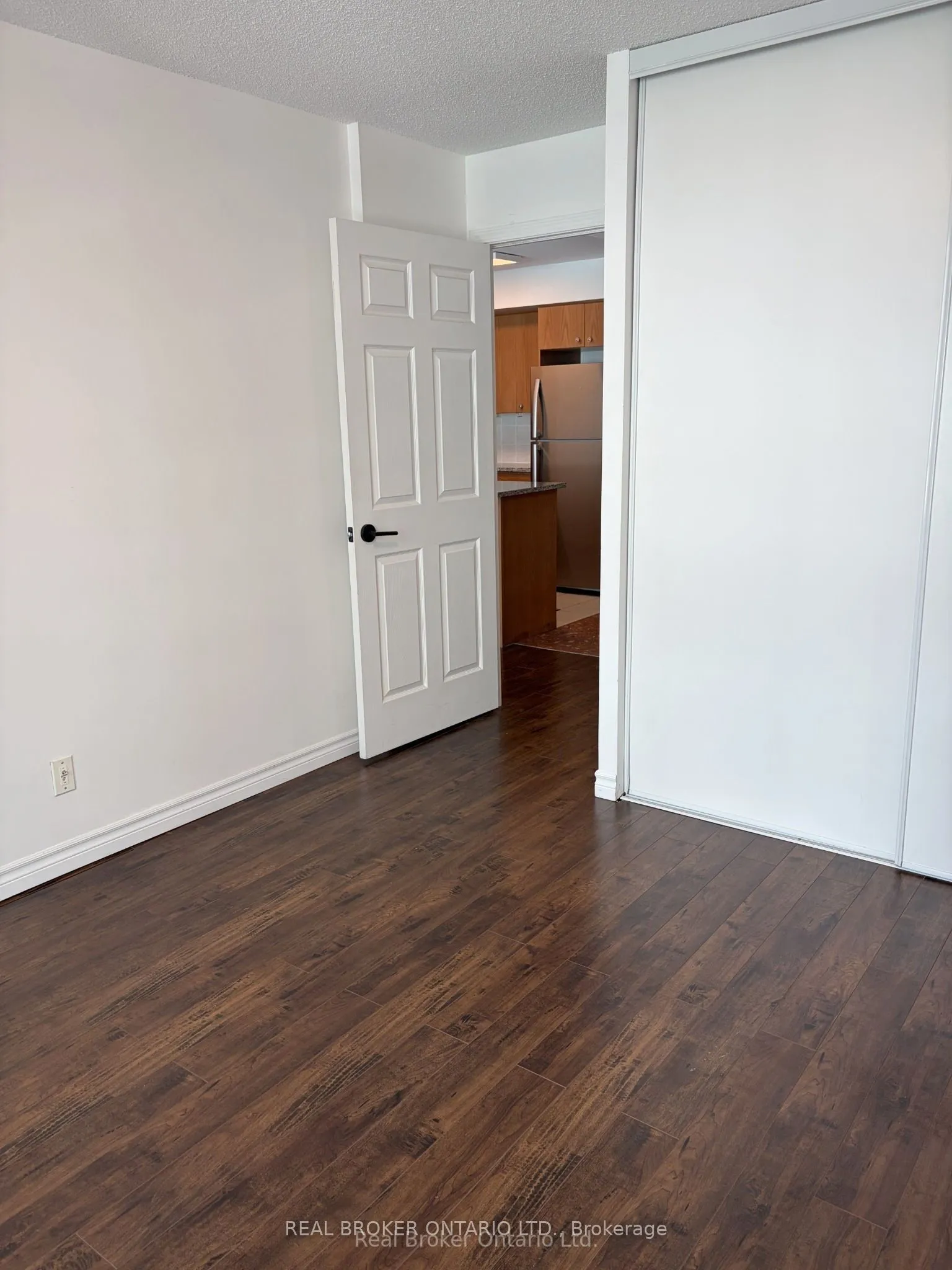 51 Lower Simcoe Street #605