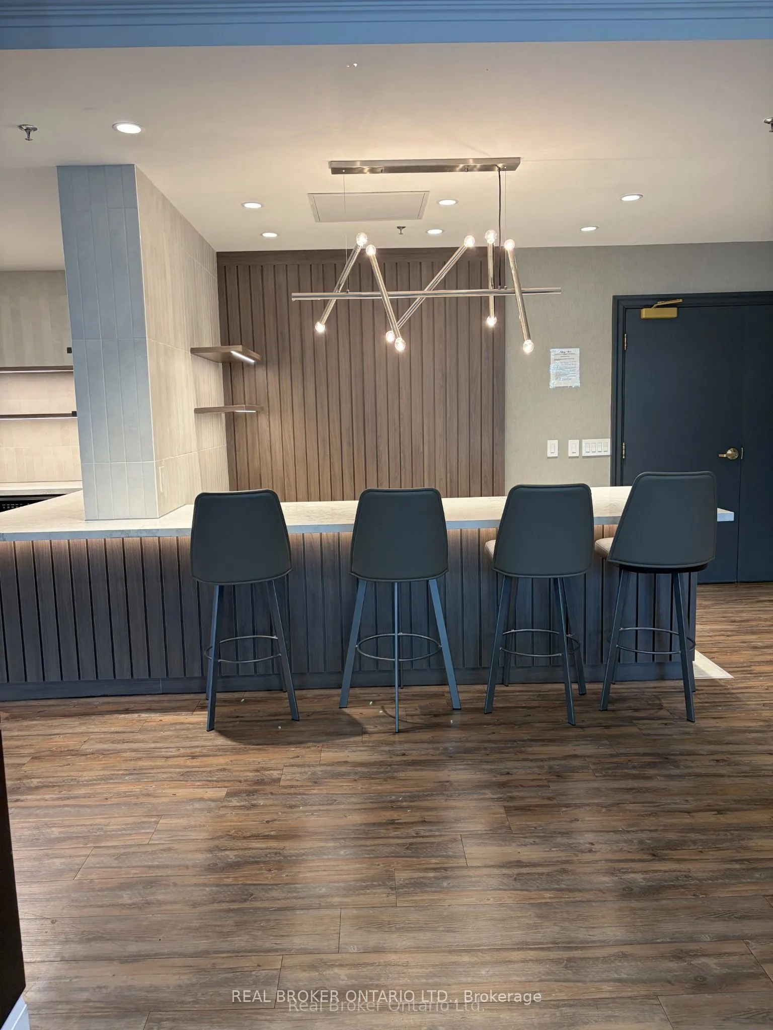 51 Lower Simcoe Street #605