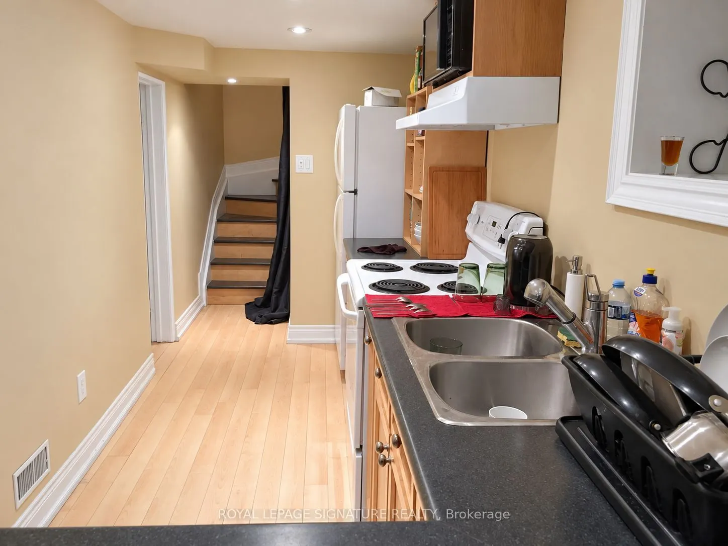 211 Melita Avenue #Lower