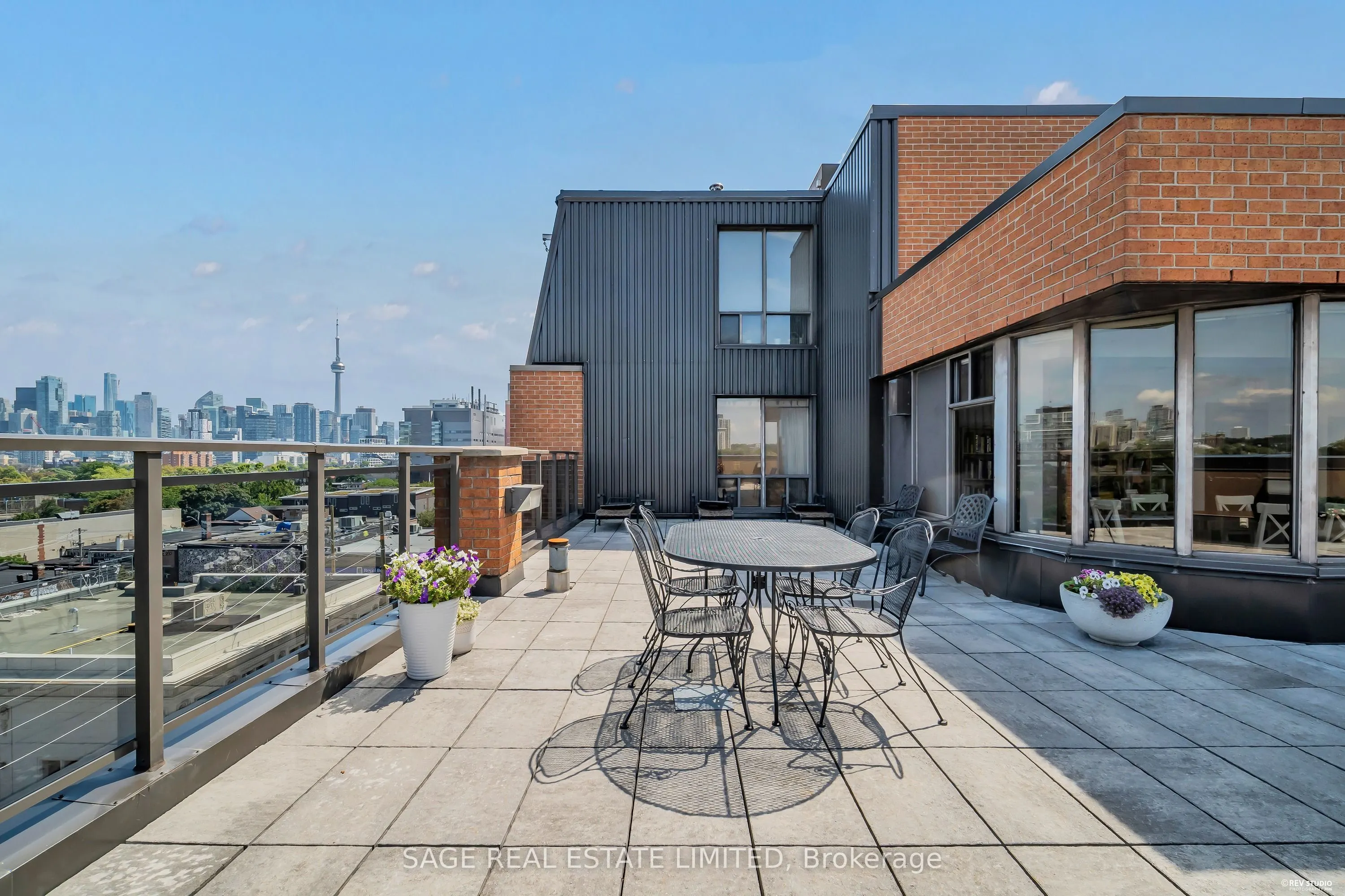 456 COLLEGE Street #408