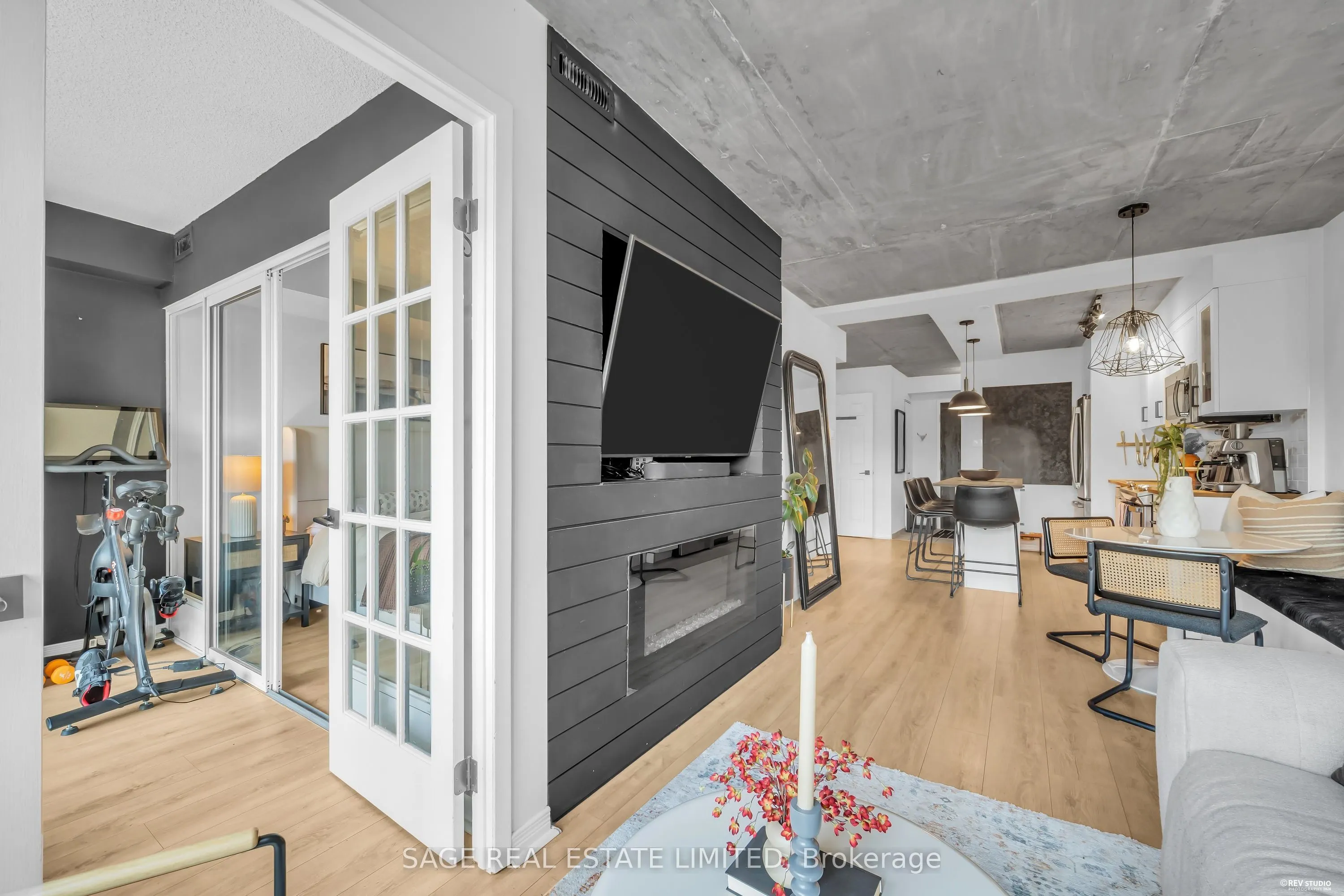 456 COLLEGE Street #408