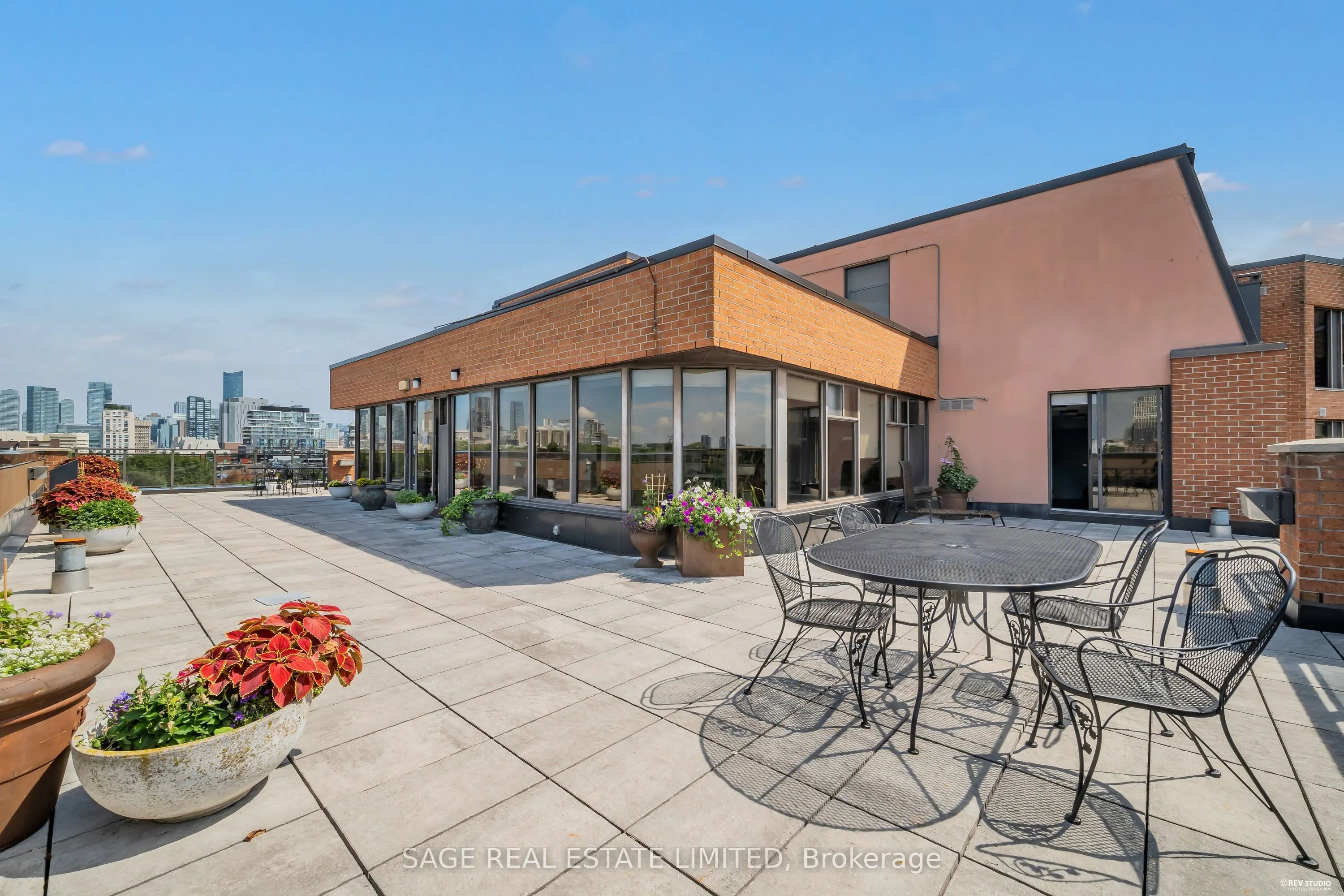 456 COLLEGE Street #408