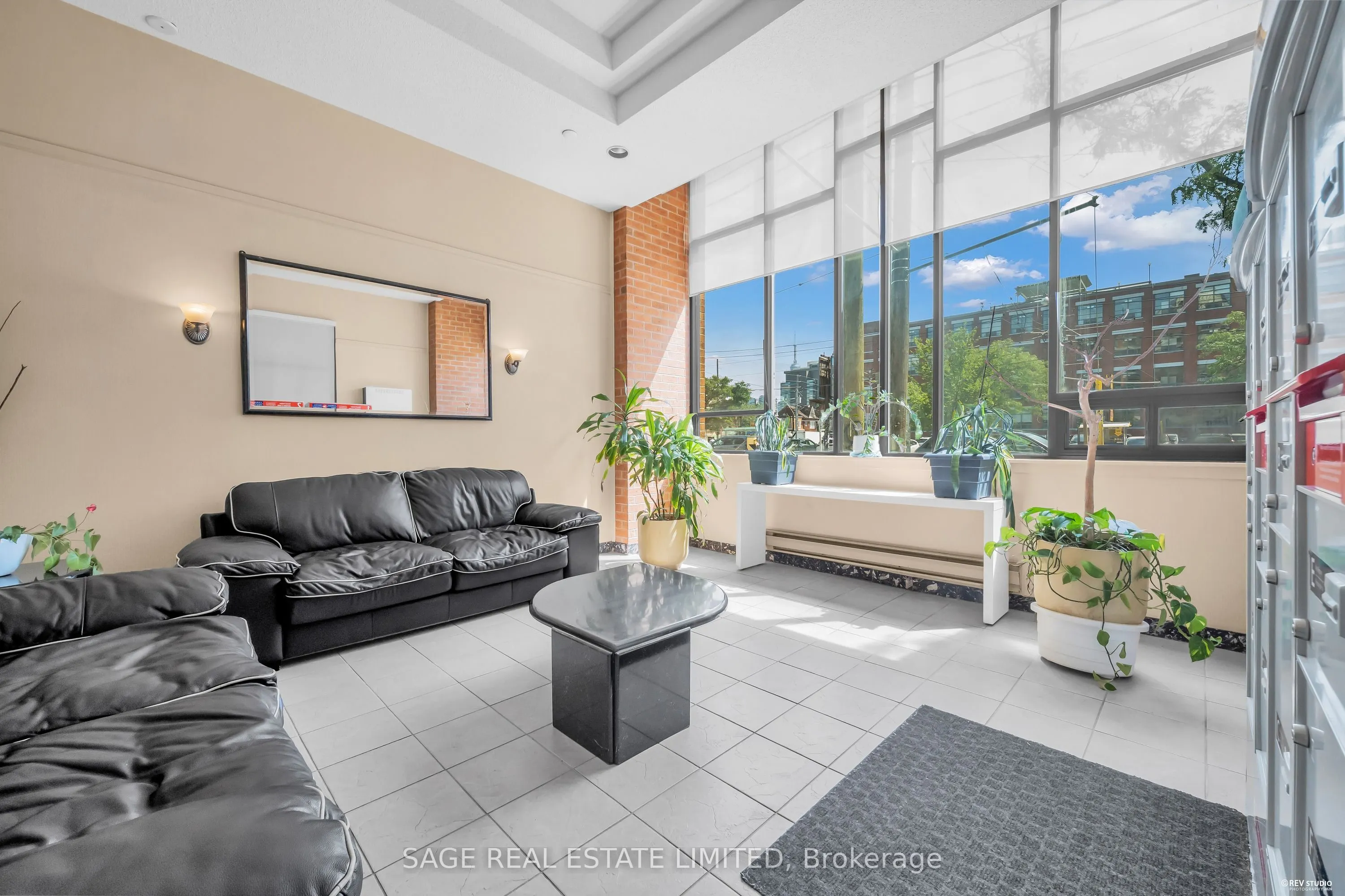 456 COLLEGE Street #408