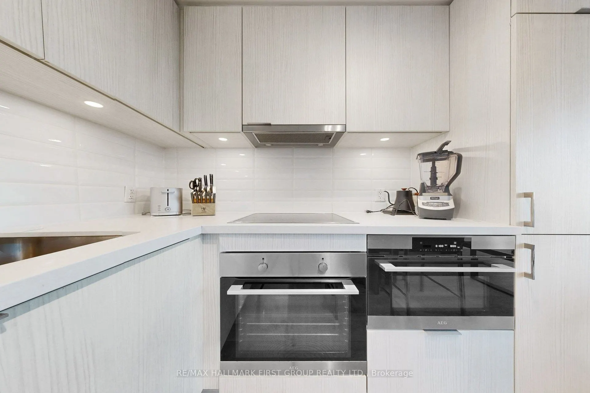 158 Front Street E #2201