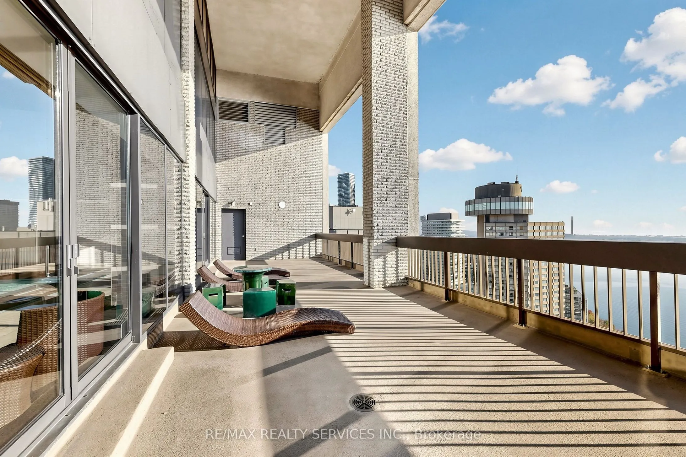 33 Harbour Square #2803