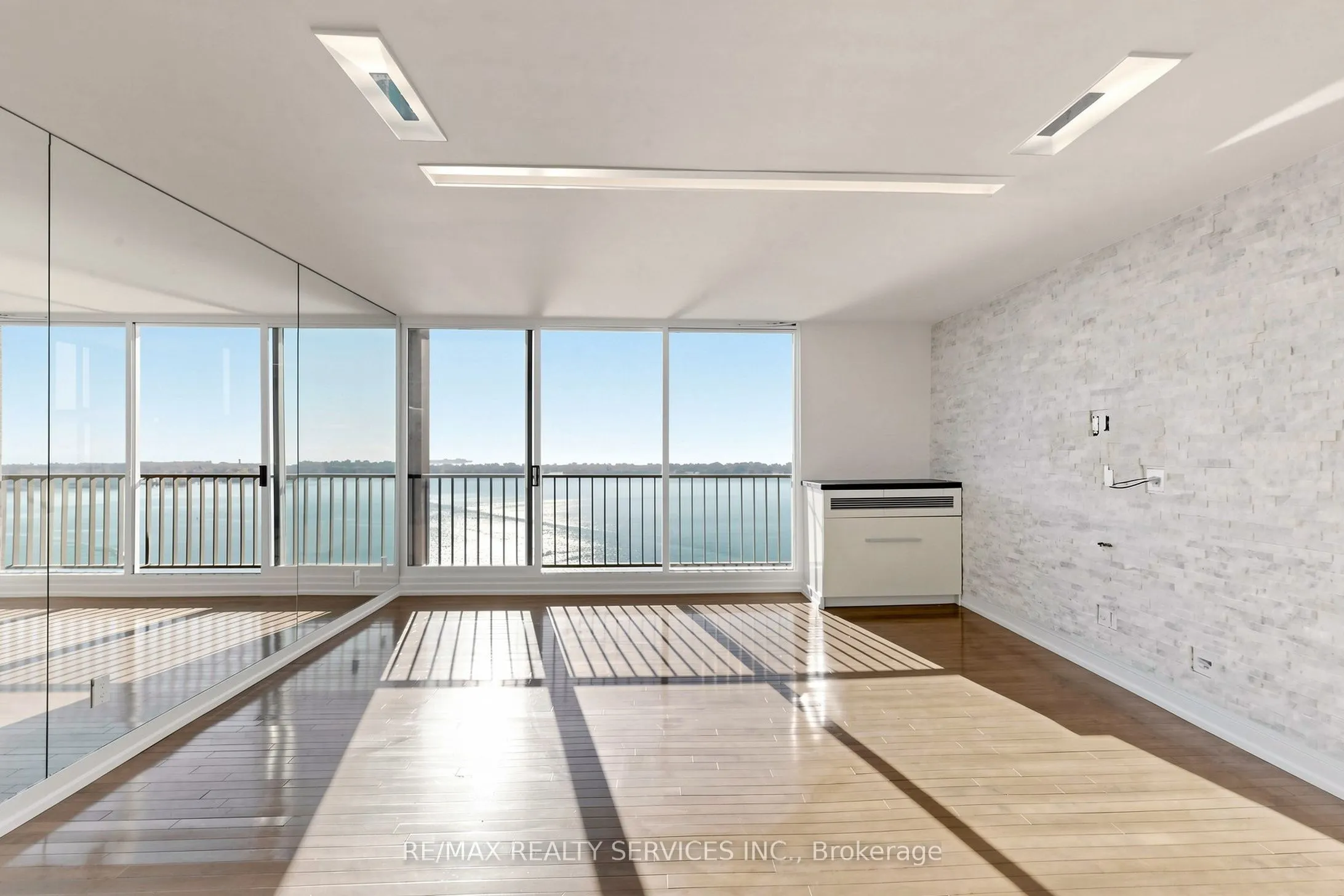 33 Harbour Square #2803