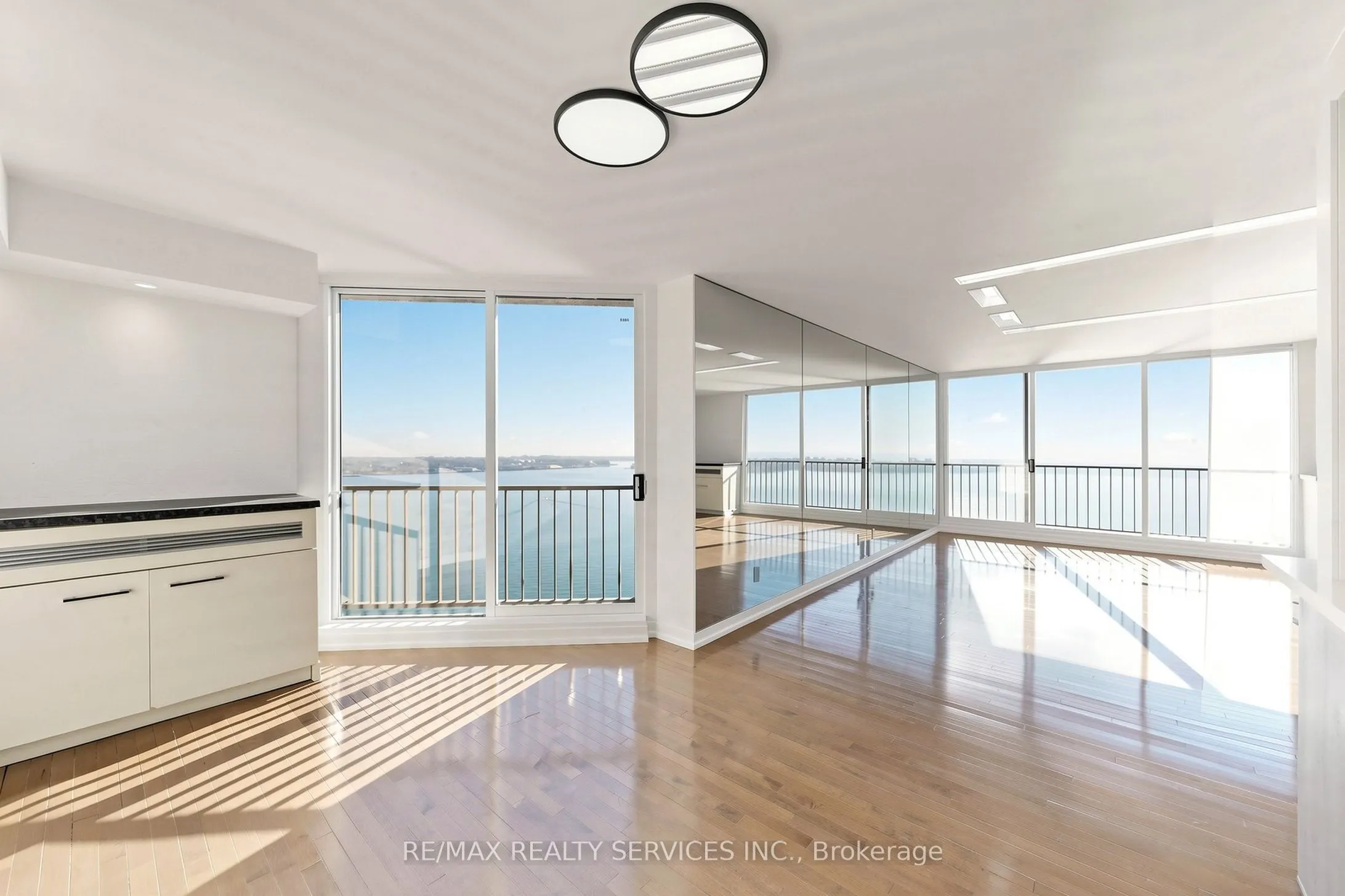33 Harbour Square #2803