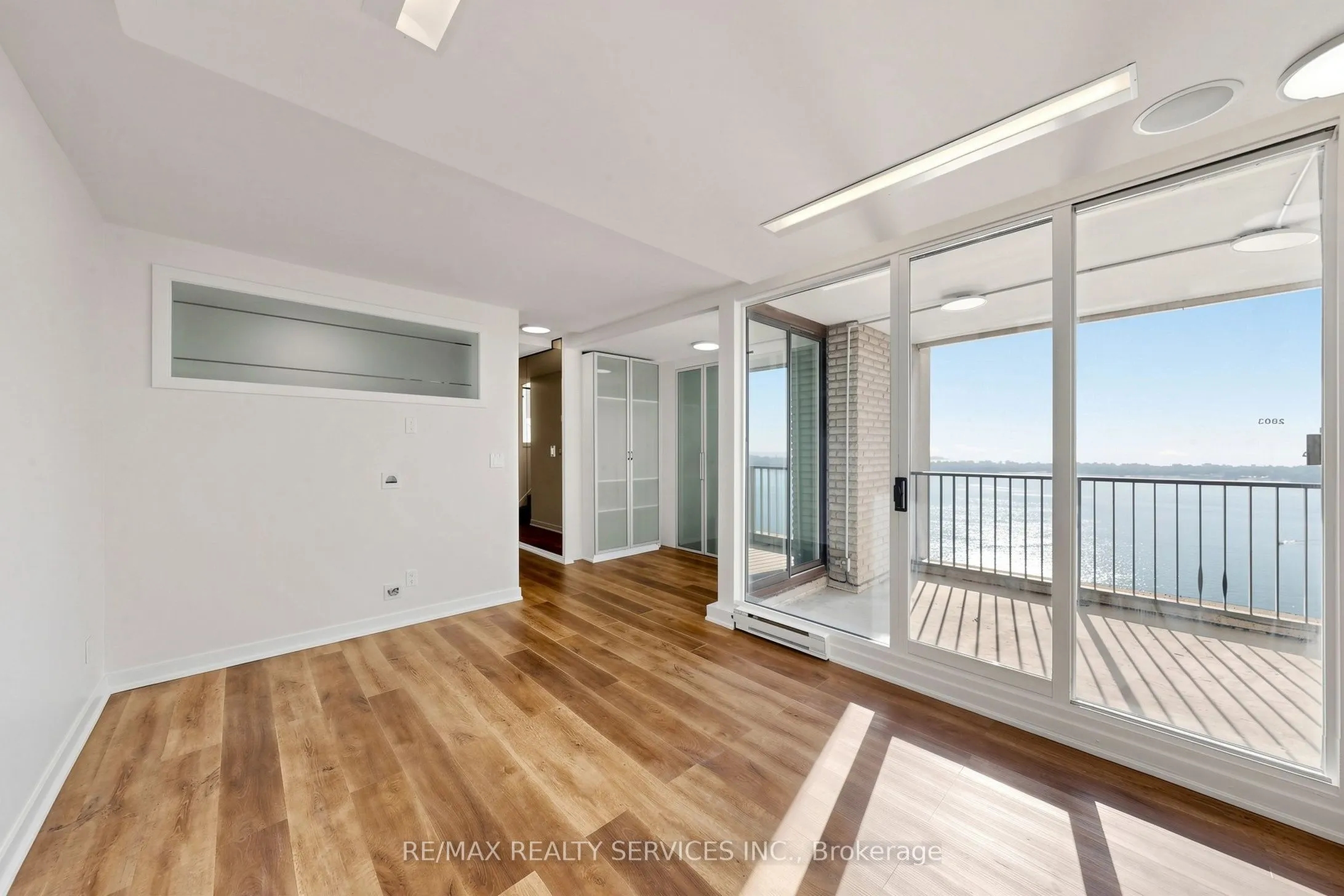 33 Harbour Square #2803