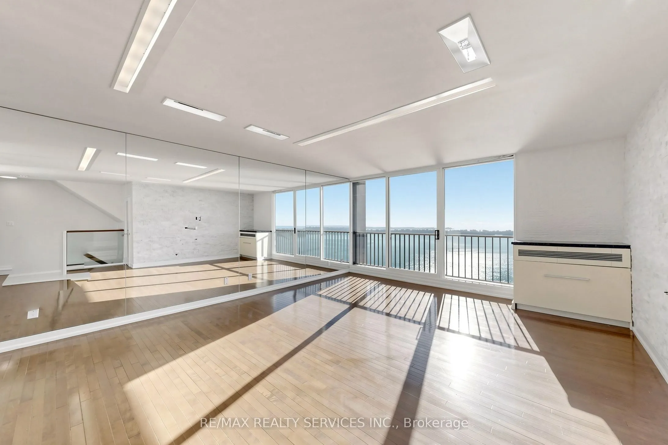 33 Harbour Square #2803