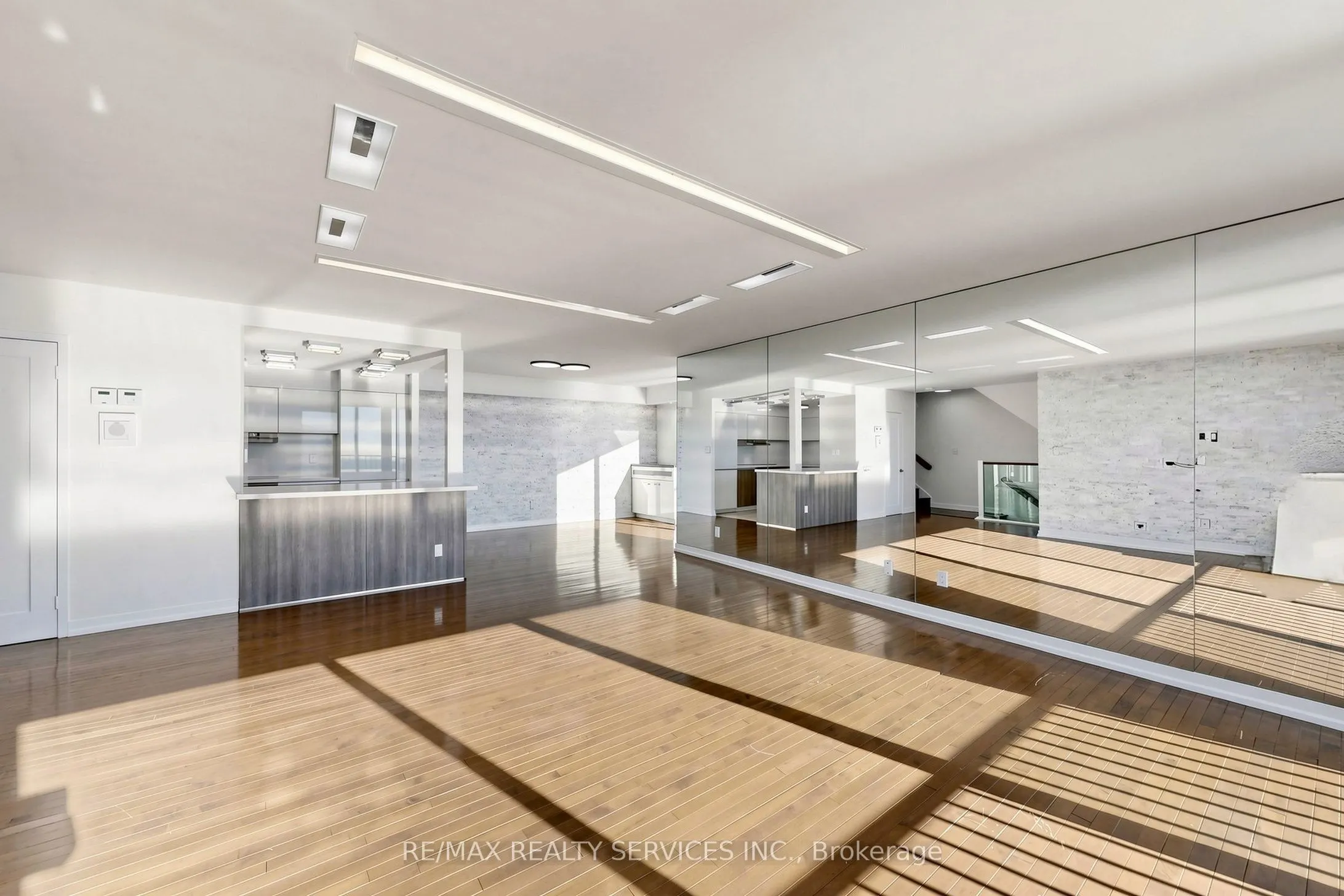 33 Harbour Square #2803