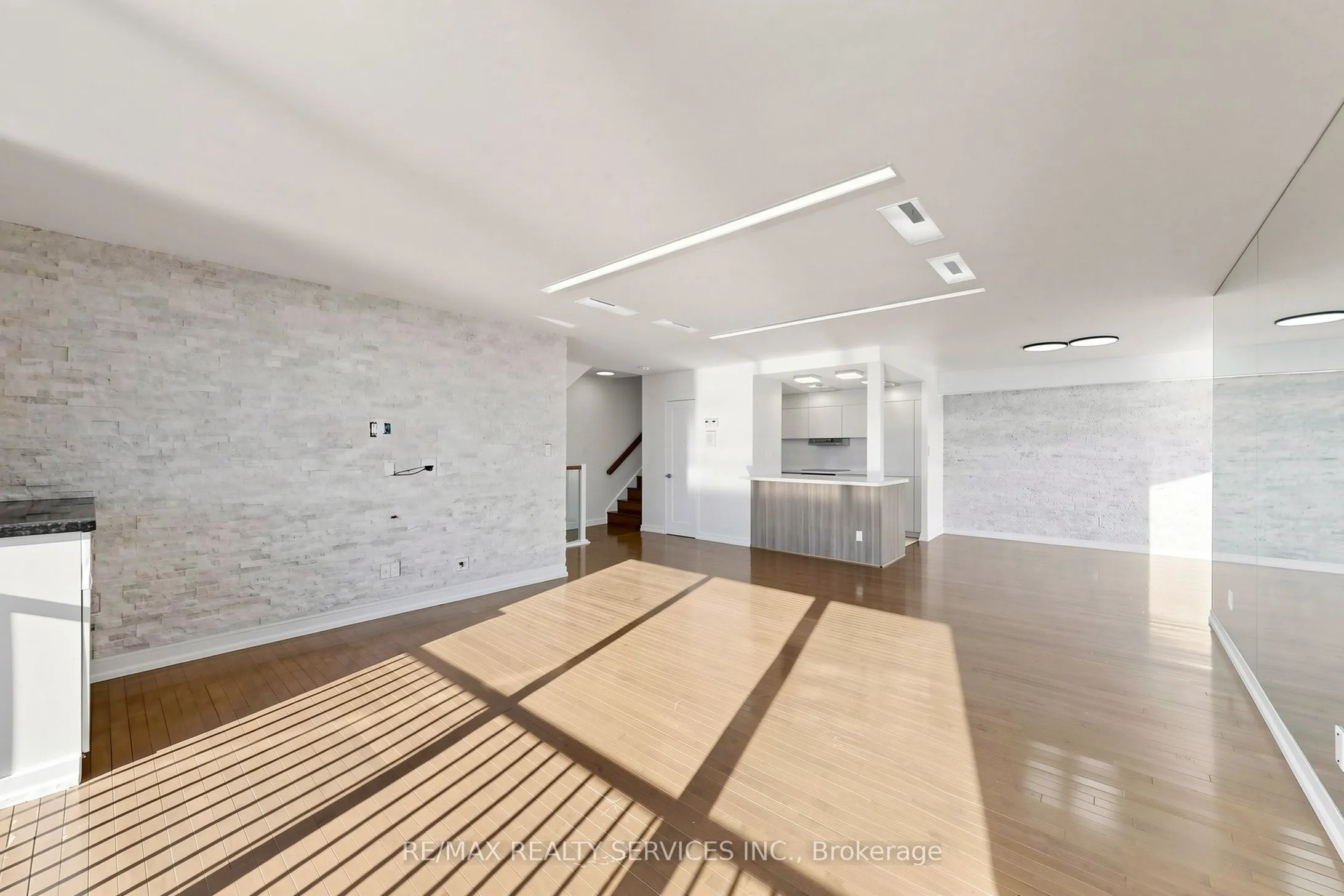 33 Harbour Square #2803