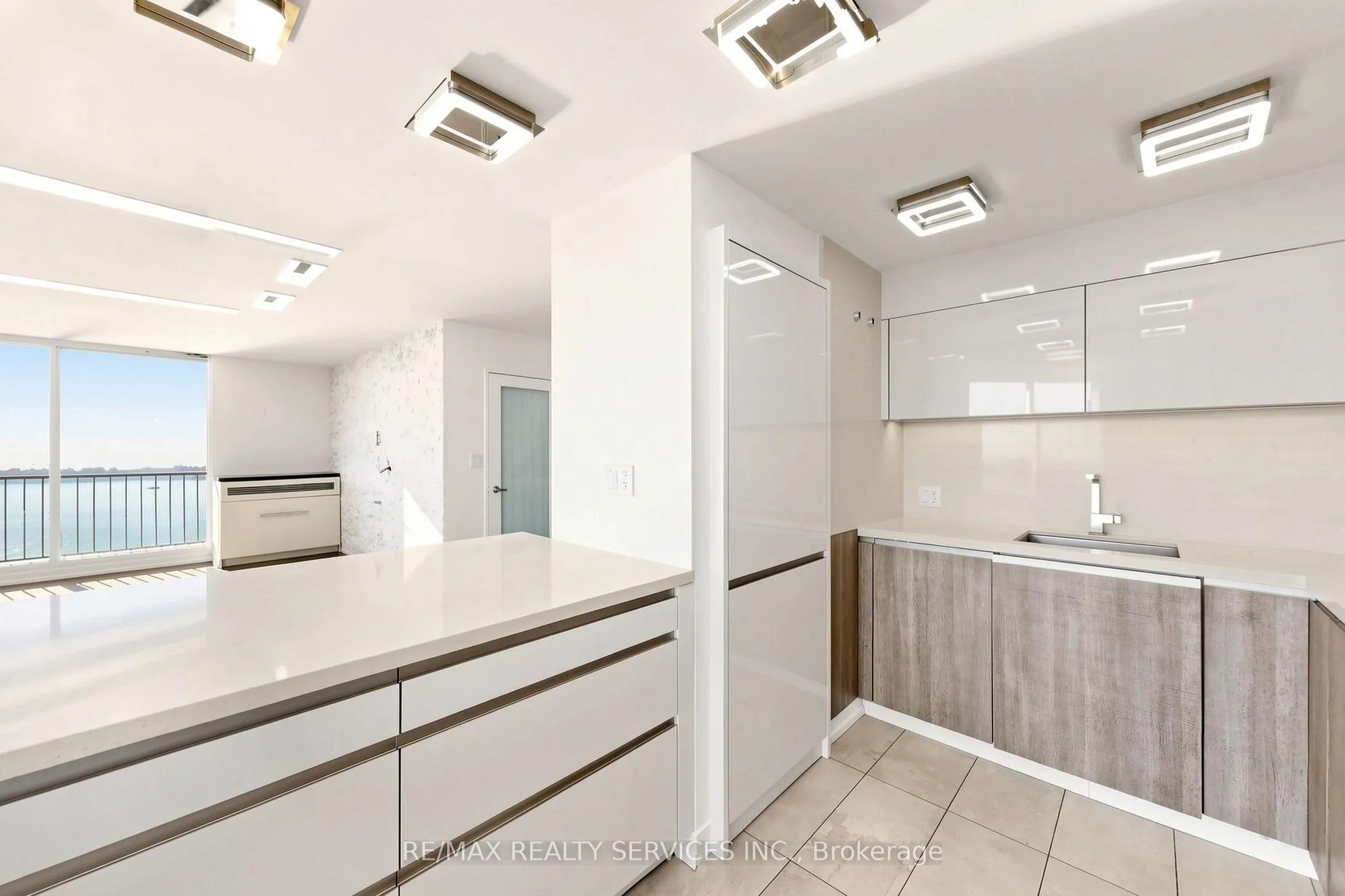 33 Harbour Square #2803
