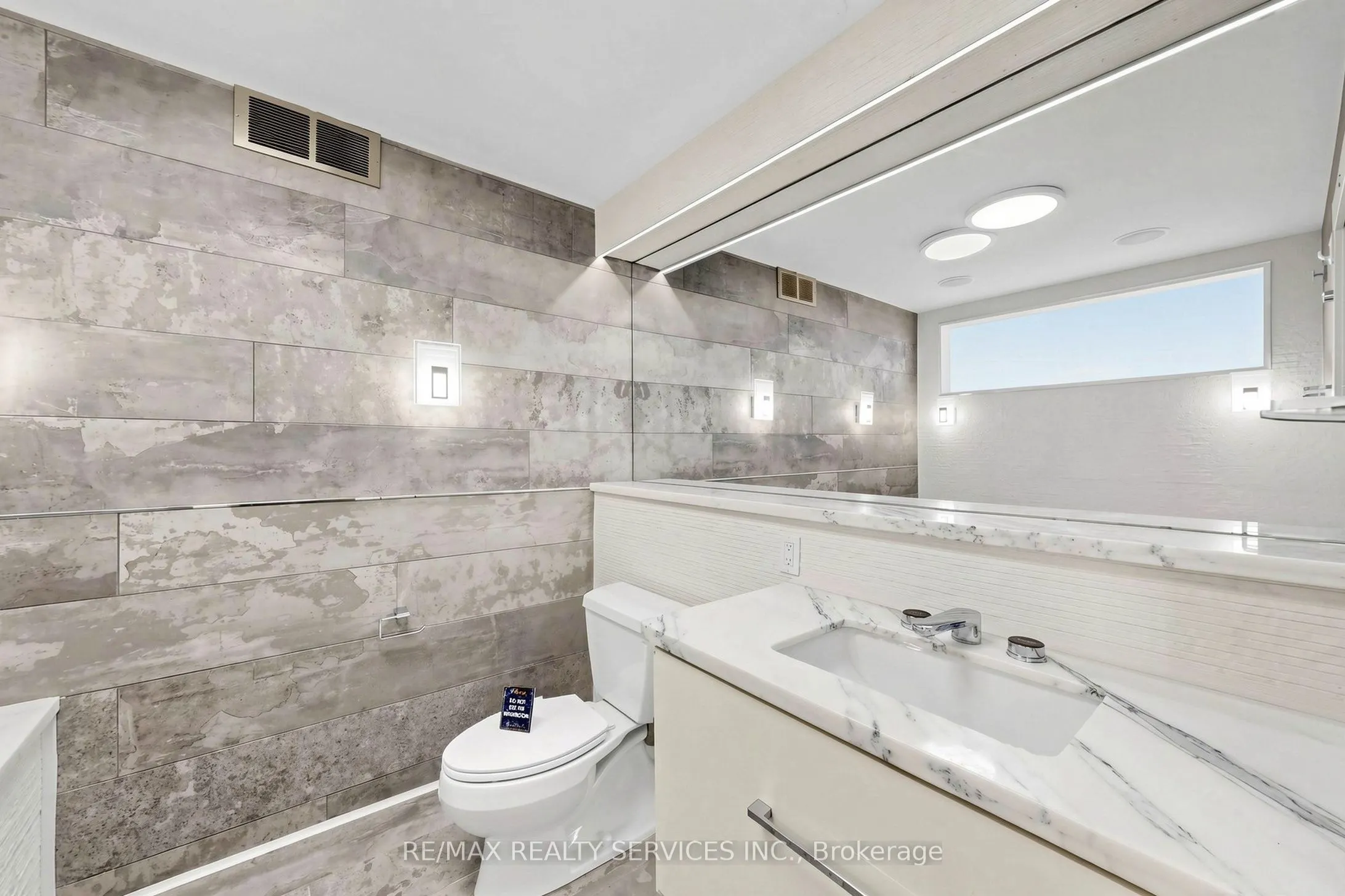 33 Harbour Square #2803