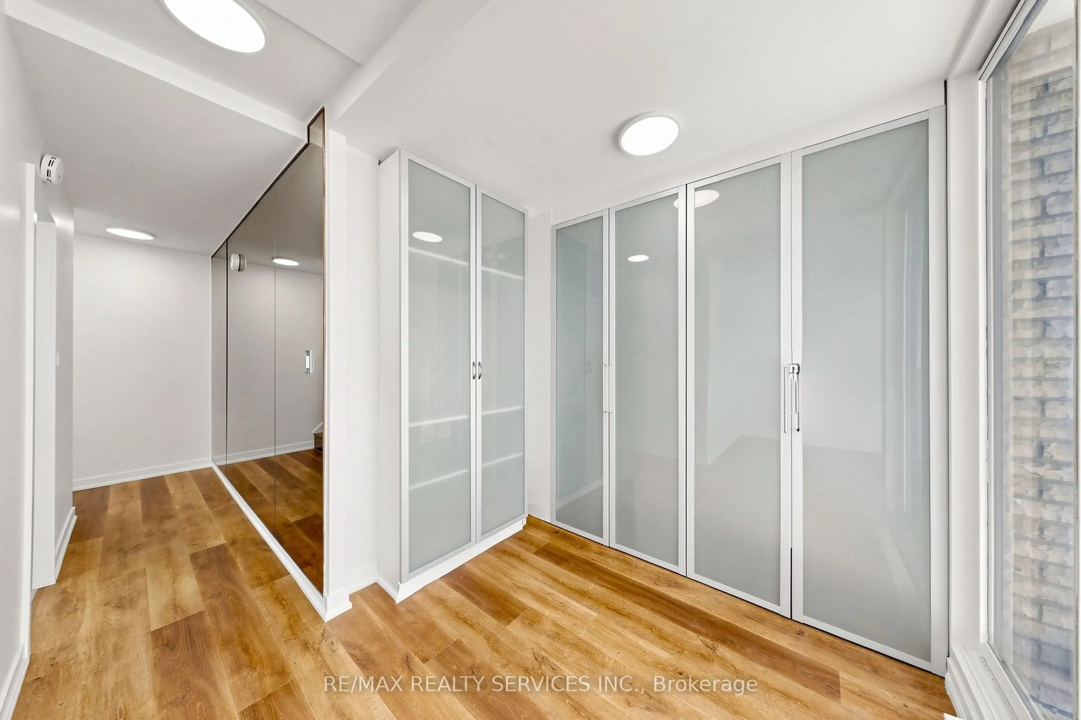 33 Harbour Square #2803