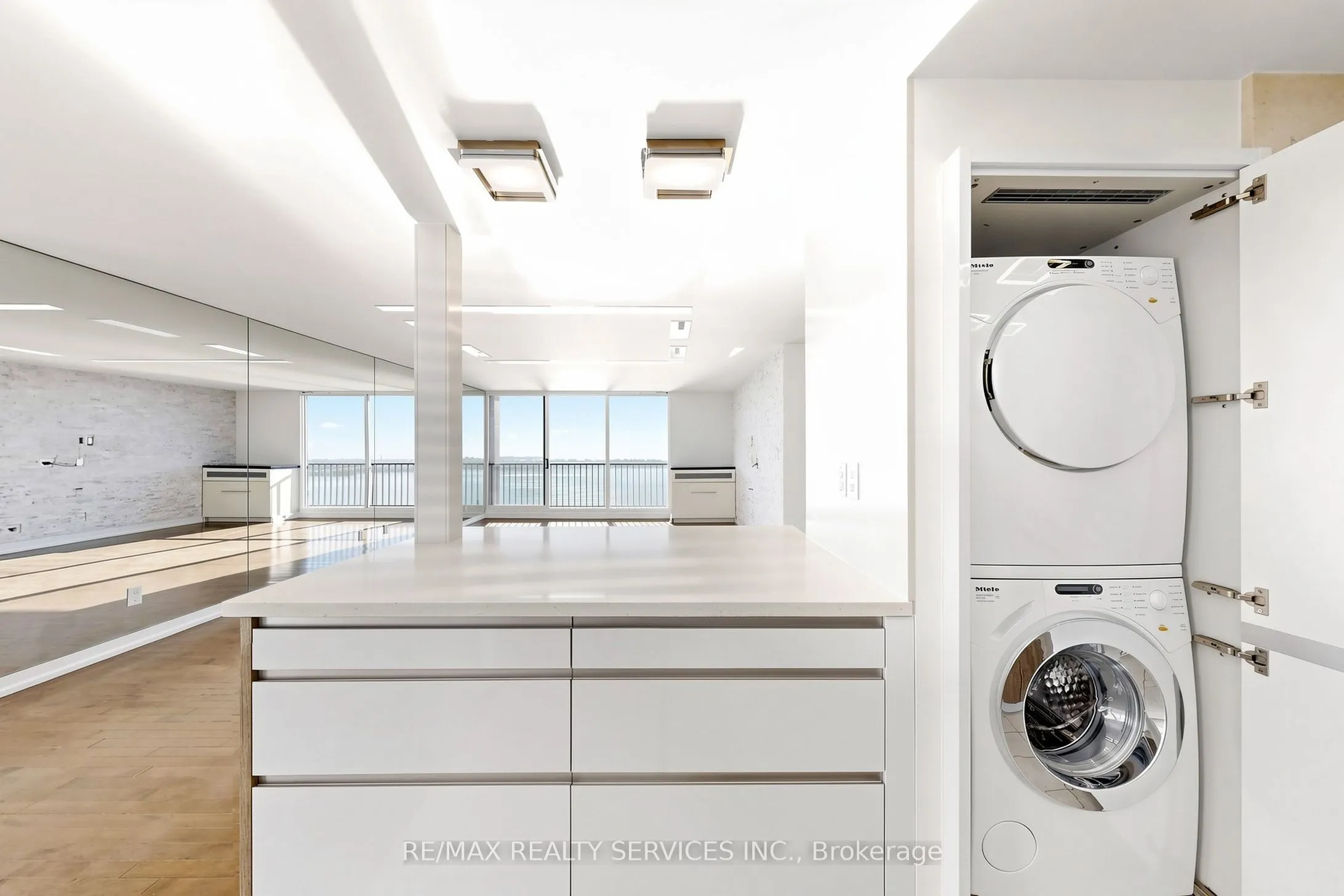 33 Harbour Square #2803