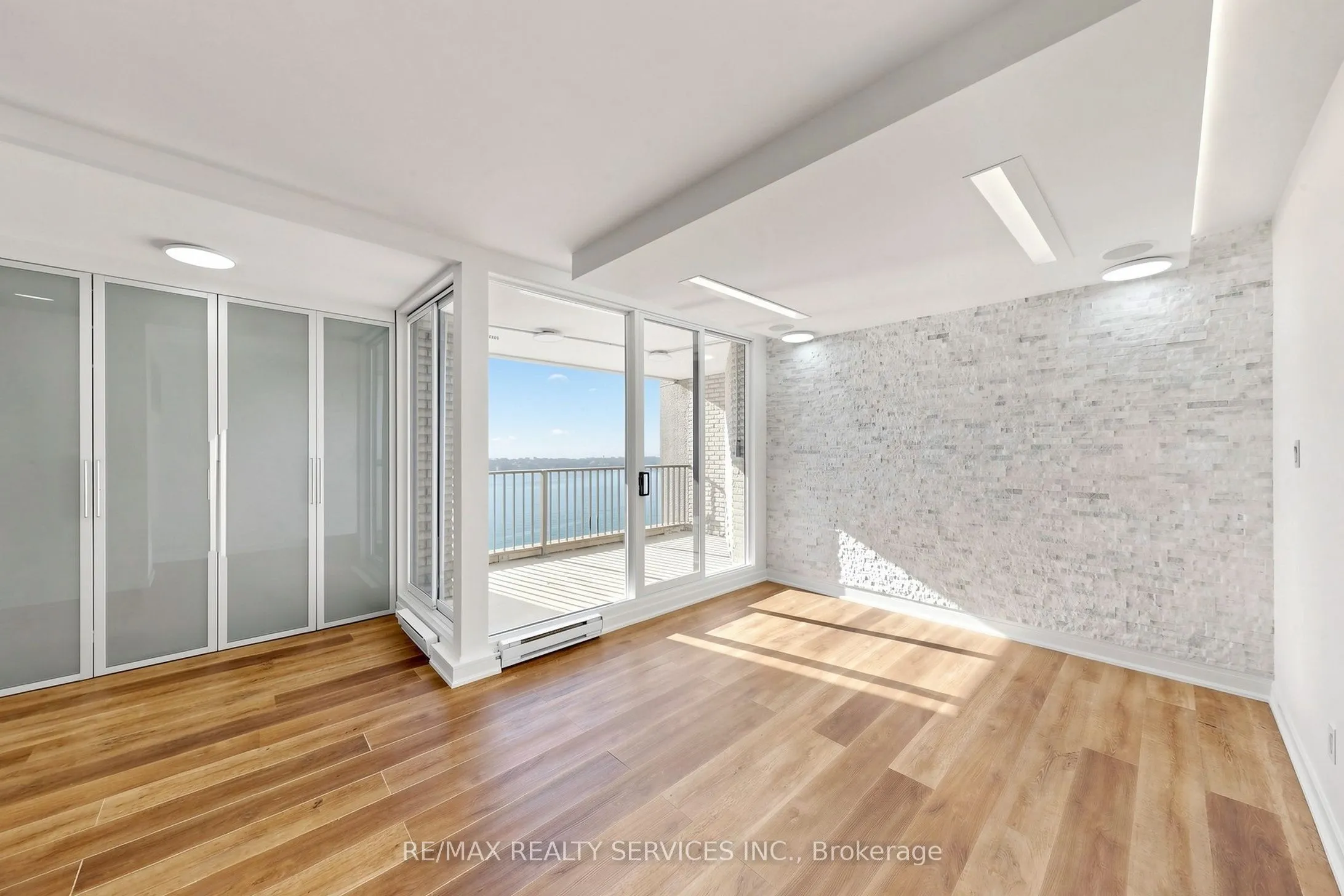 33 Harbour Square #2803