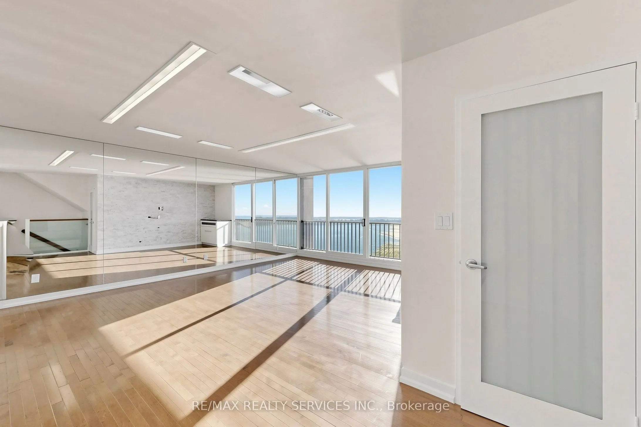 33 Harbour Square #2803