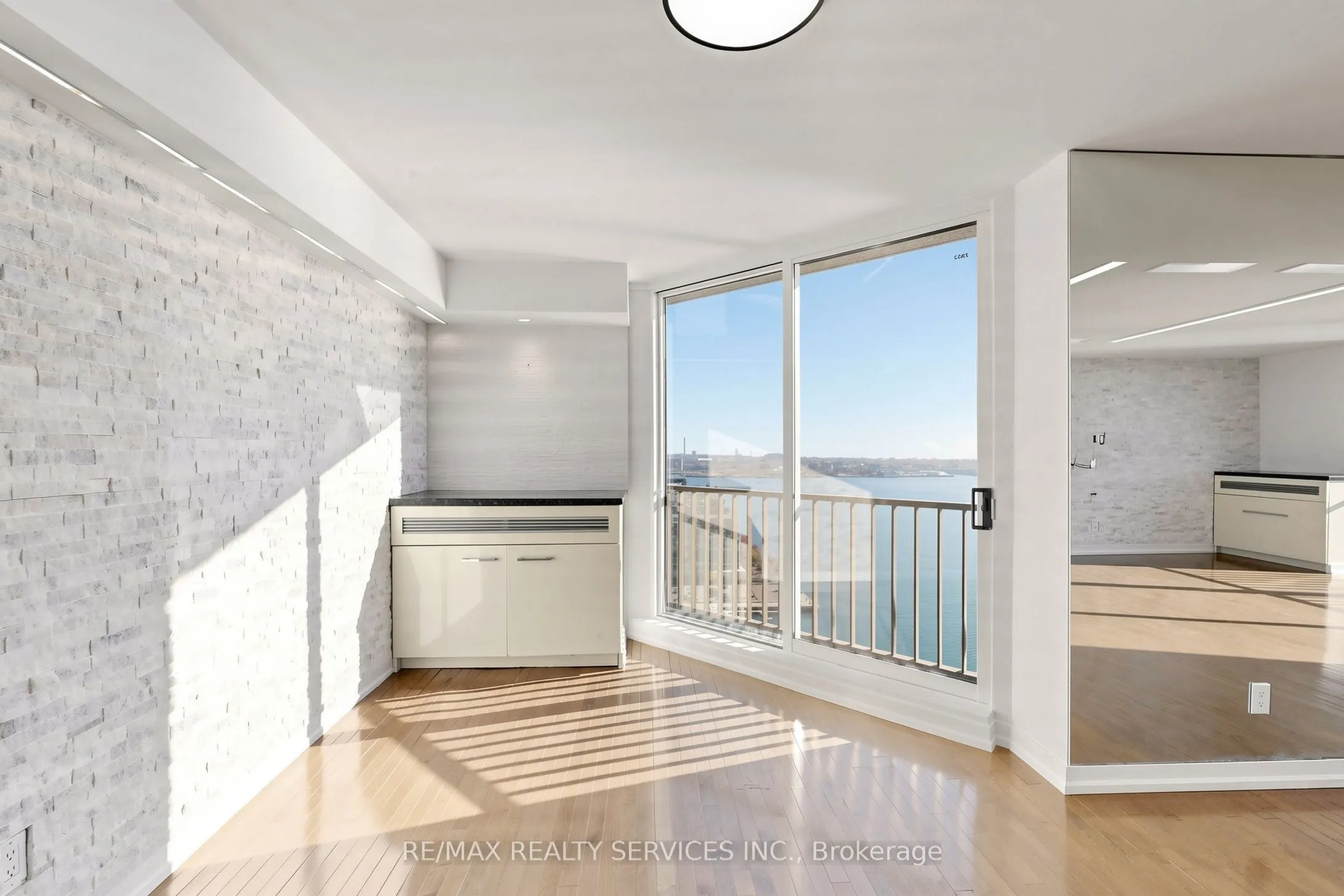 33 Harbour Square #2803