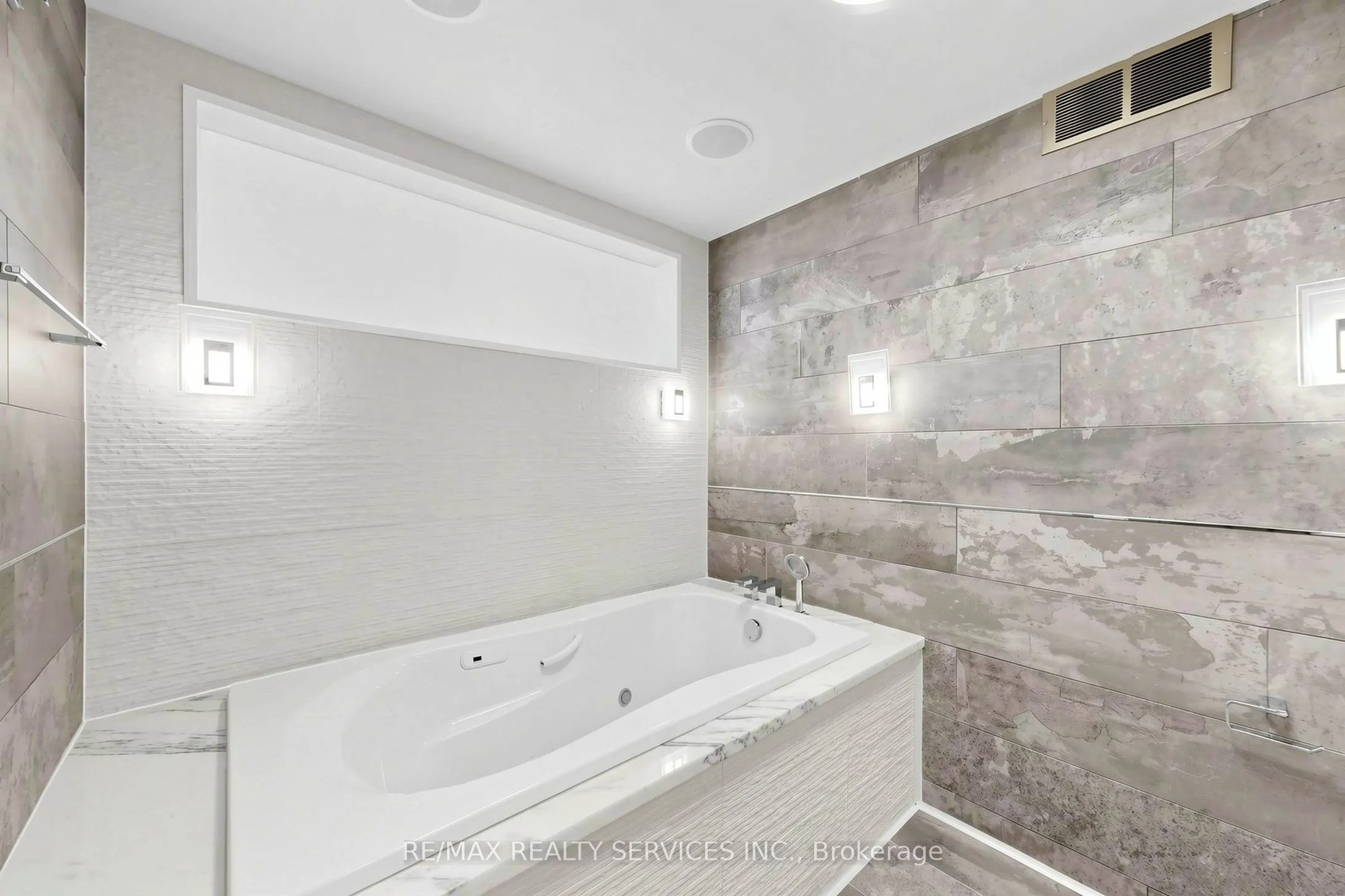33 Harbour Square #2803