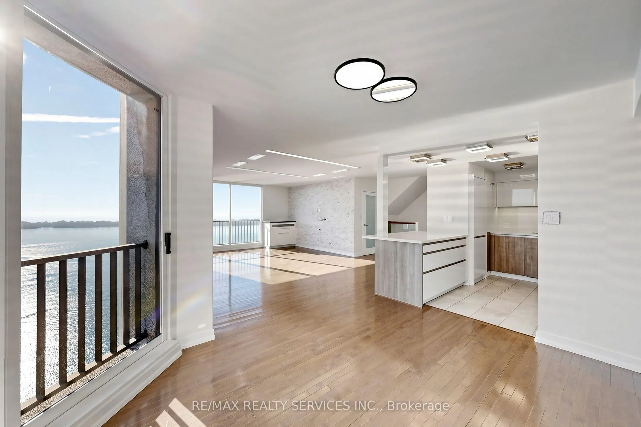 33 Harbour Square #2803