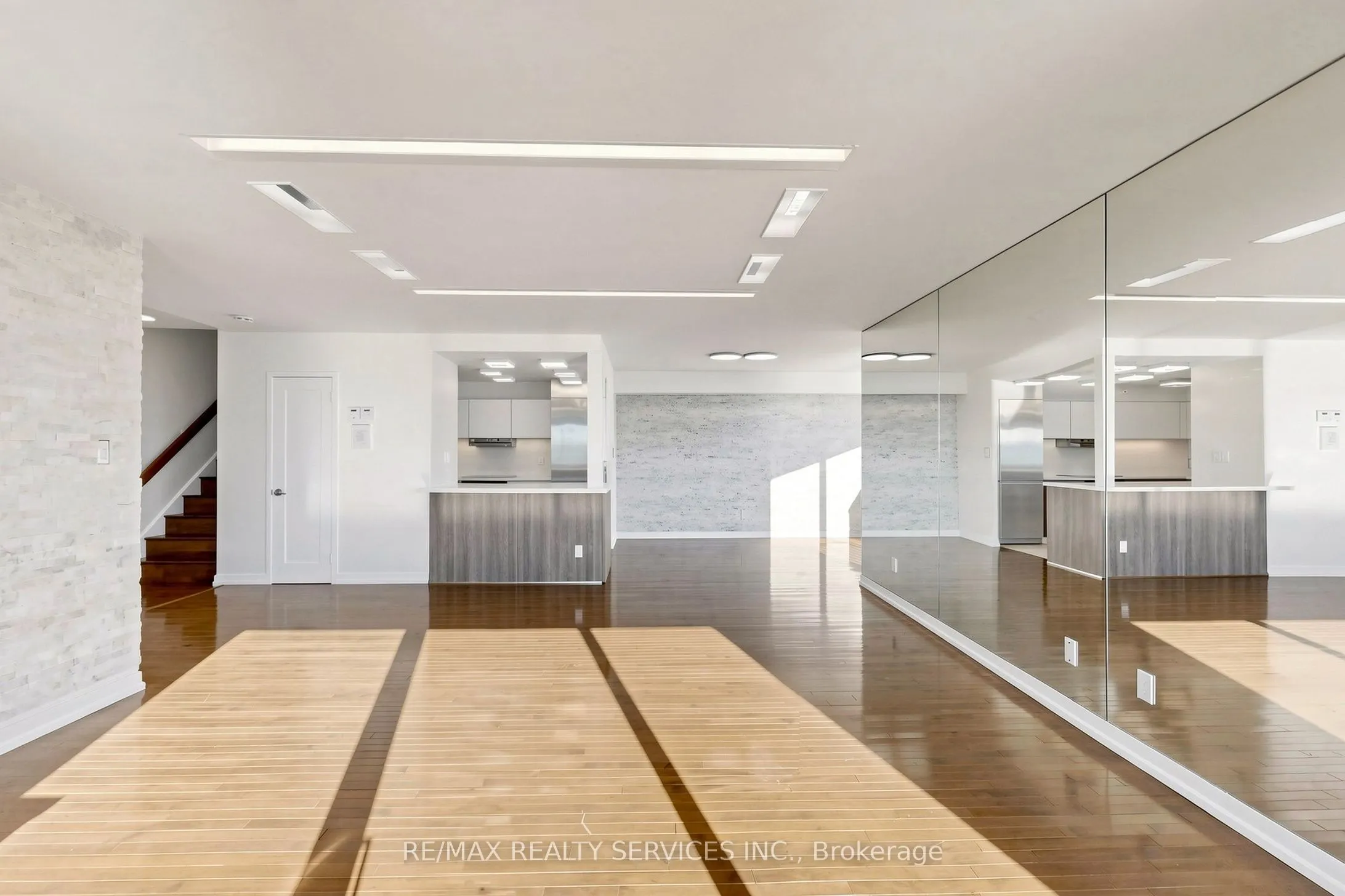 33 Harbour Square #2803