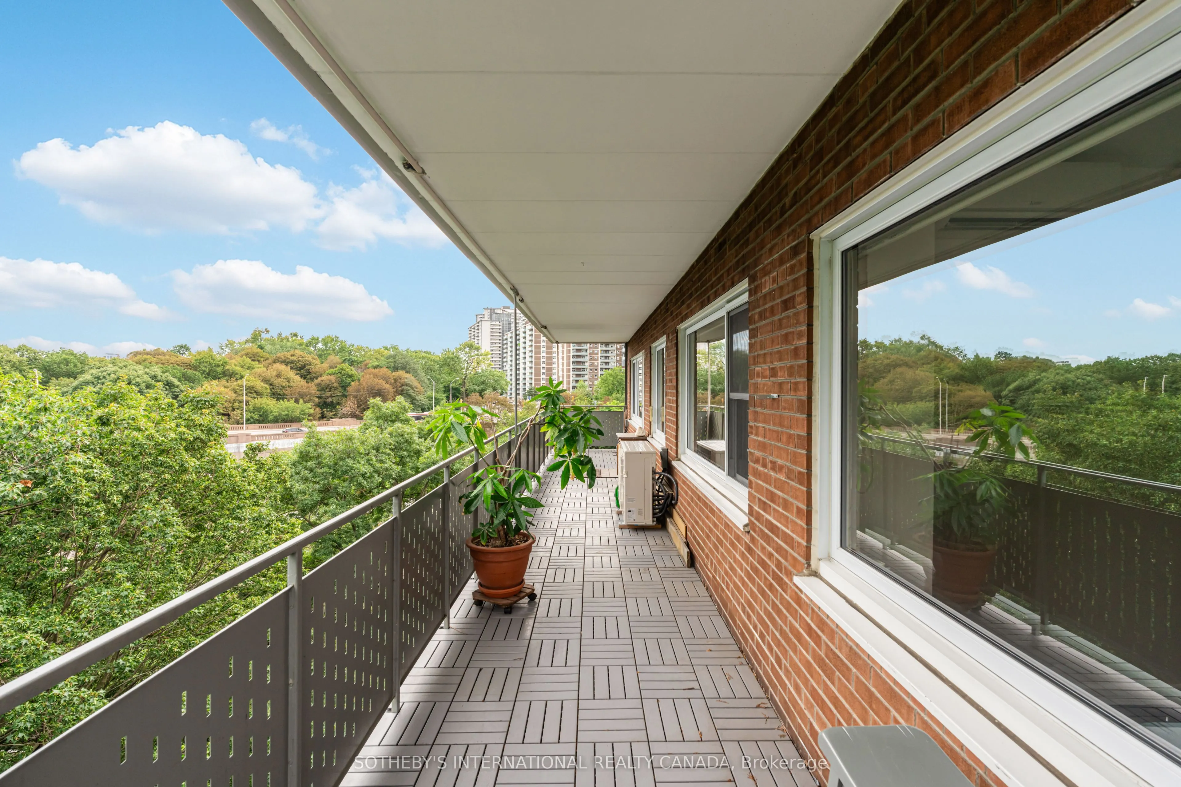 21 Dale Avenue #945