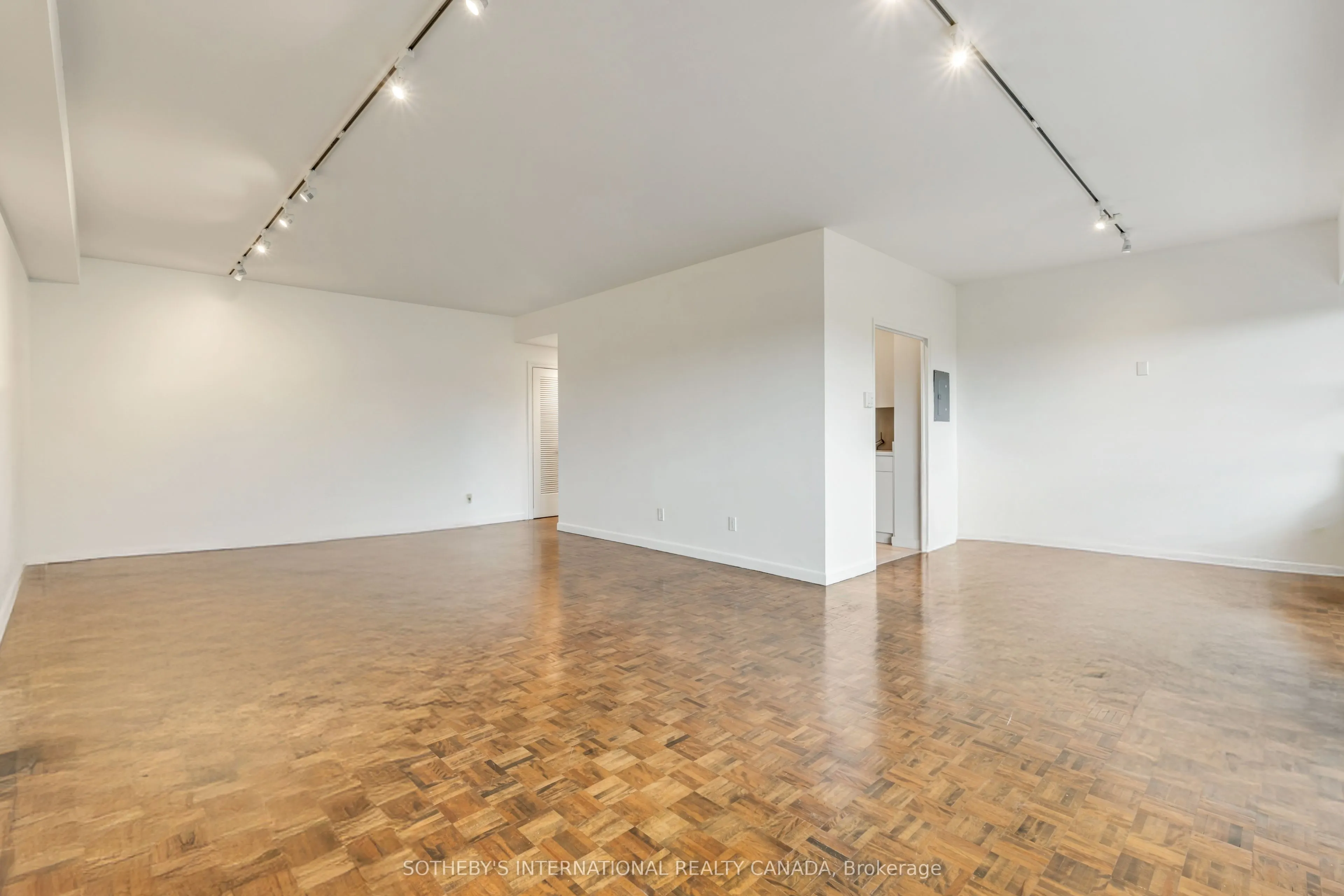 21 Dale Avenue #945