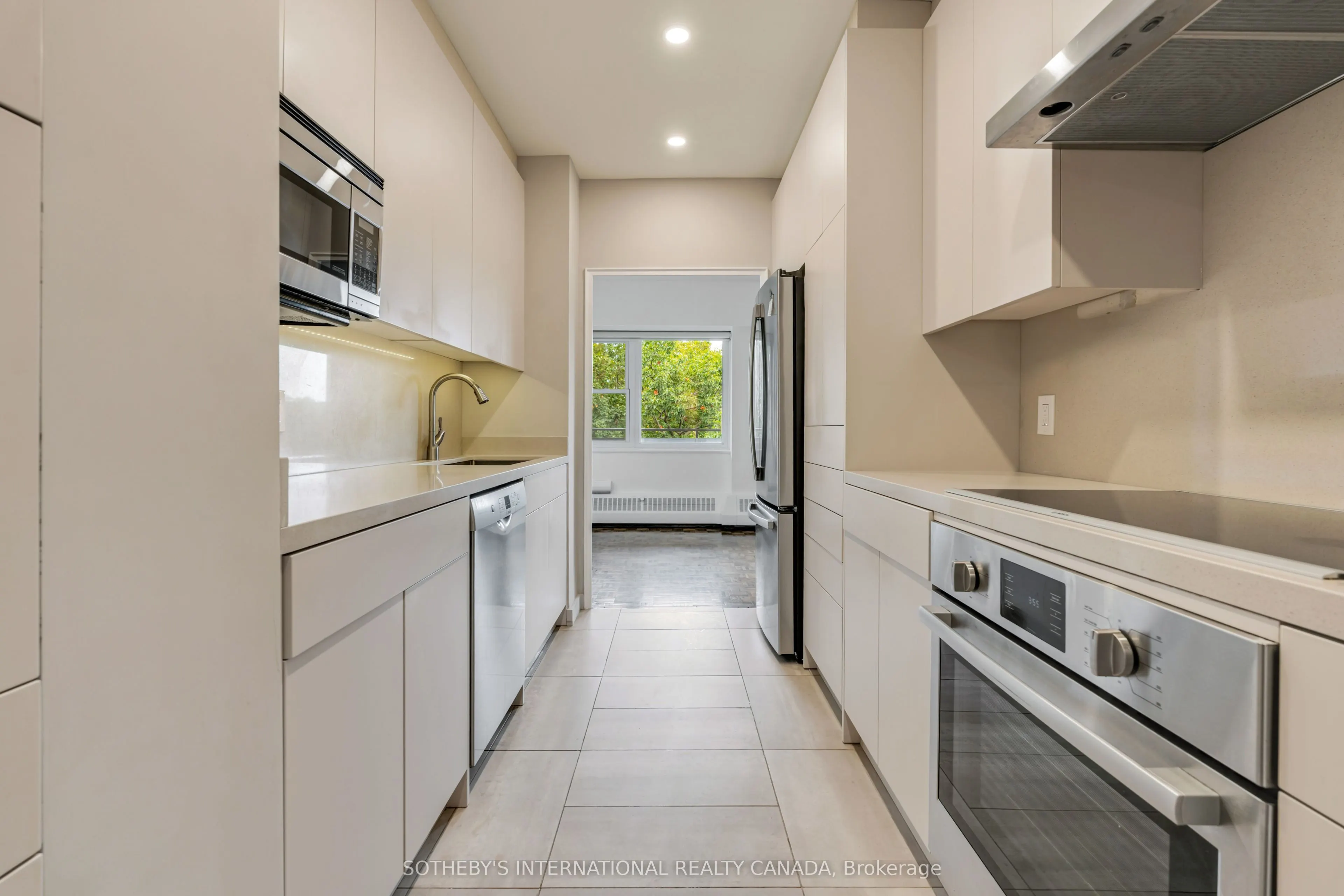 21 Dale Avenue #945