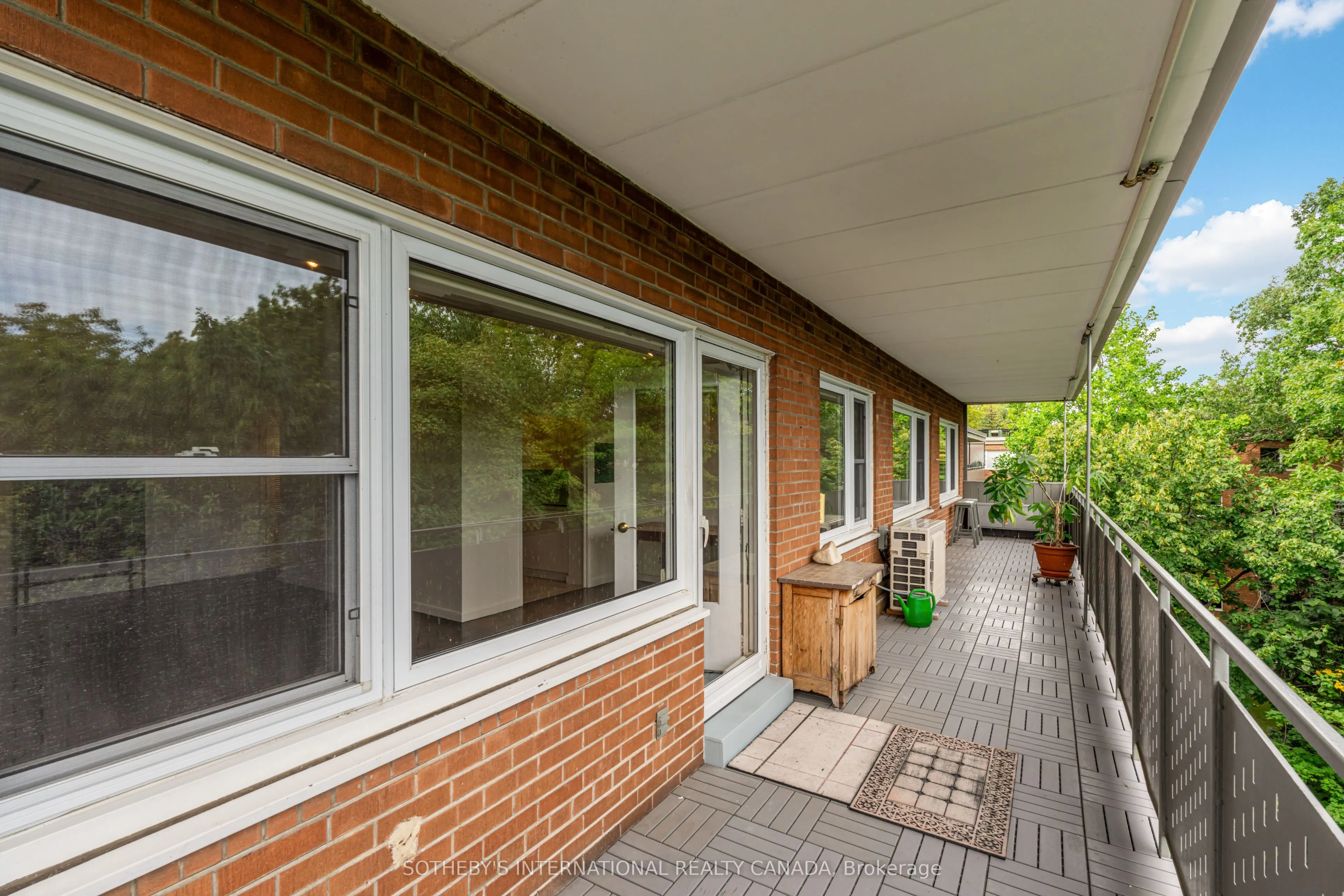 21 Dale Avenue #945
