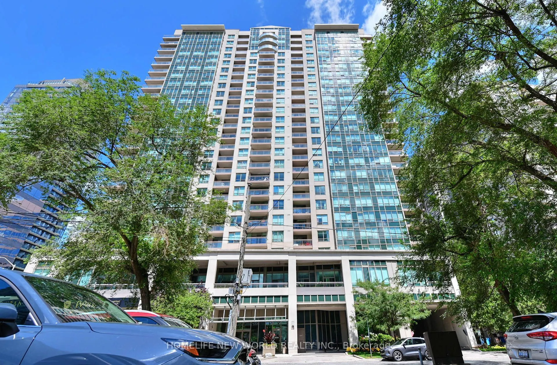 18 Parkview Avenue #811