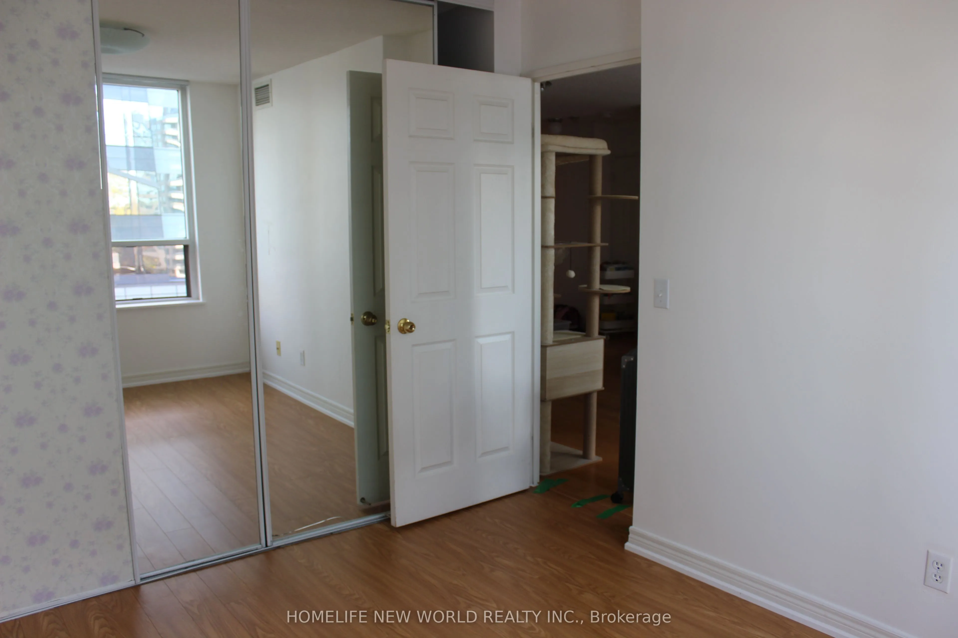 18 Parkview Avenue #811