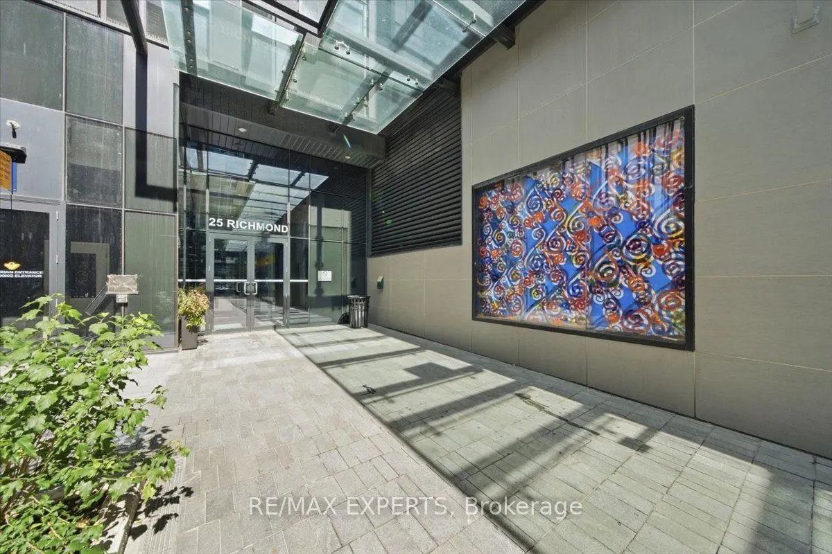 25 Richmond Street E #1815