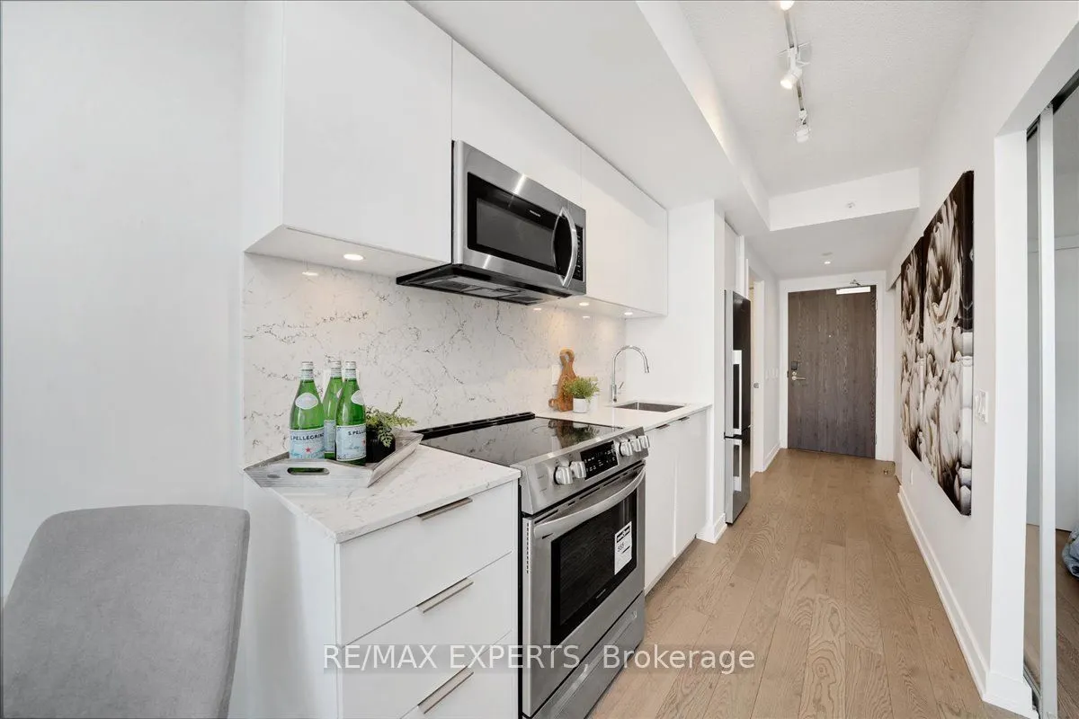 25 Richmond Street E #1815