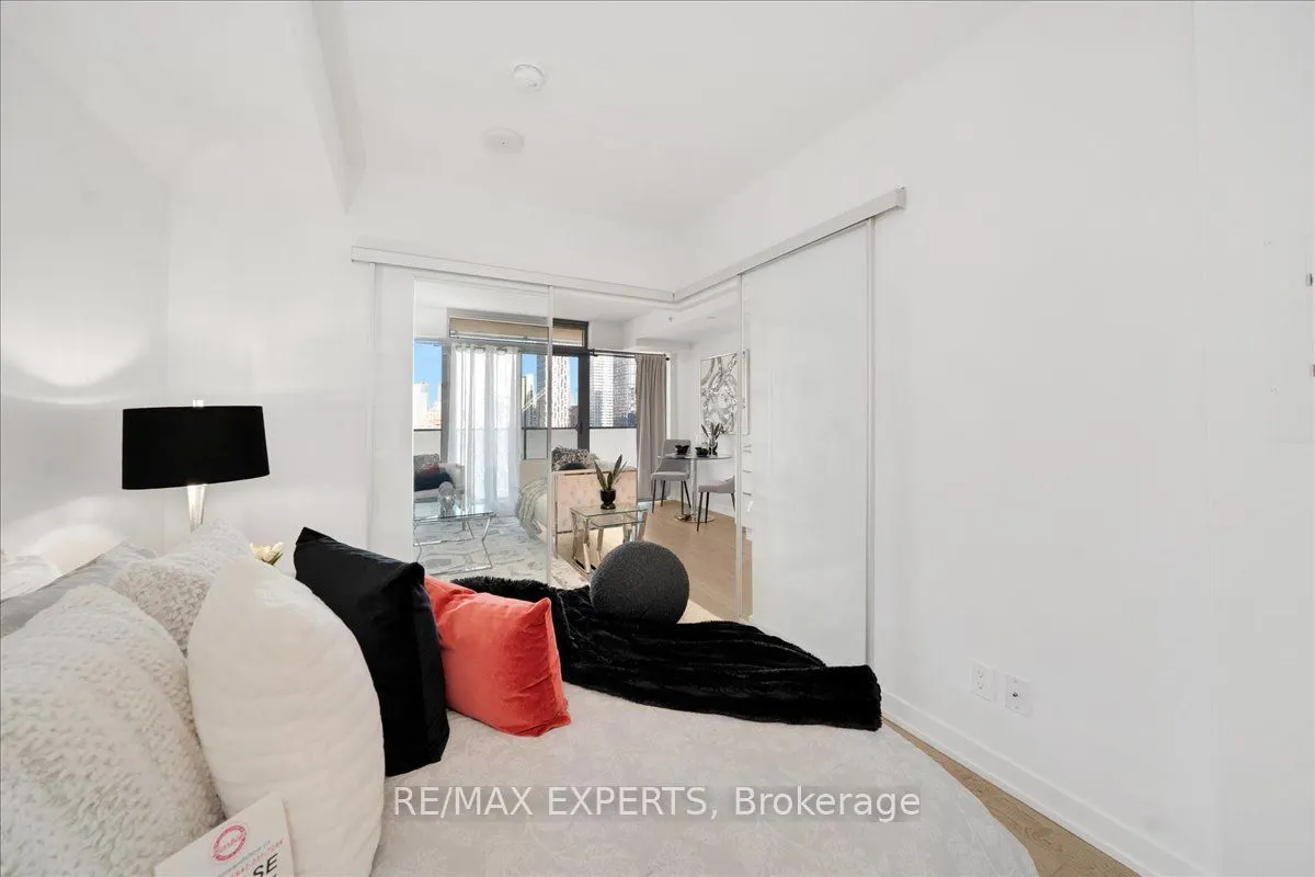 25 Richmond Street E #1815